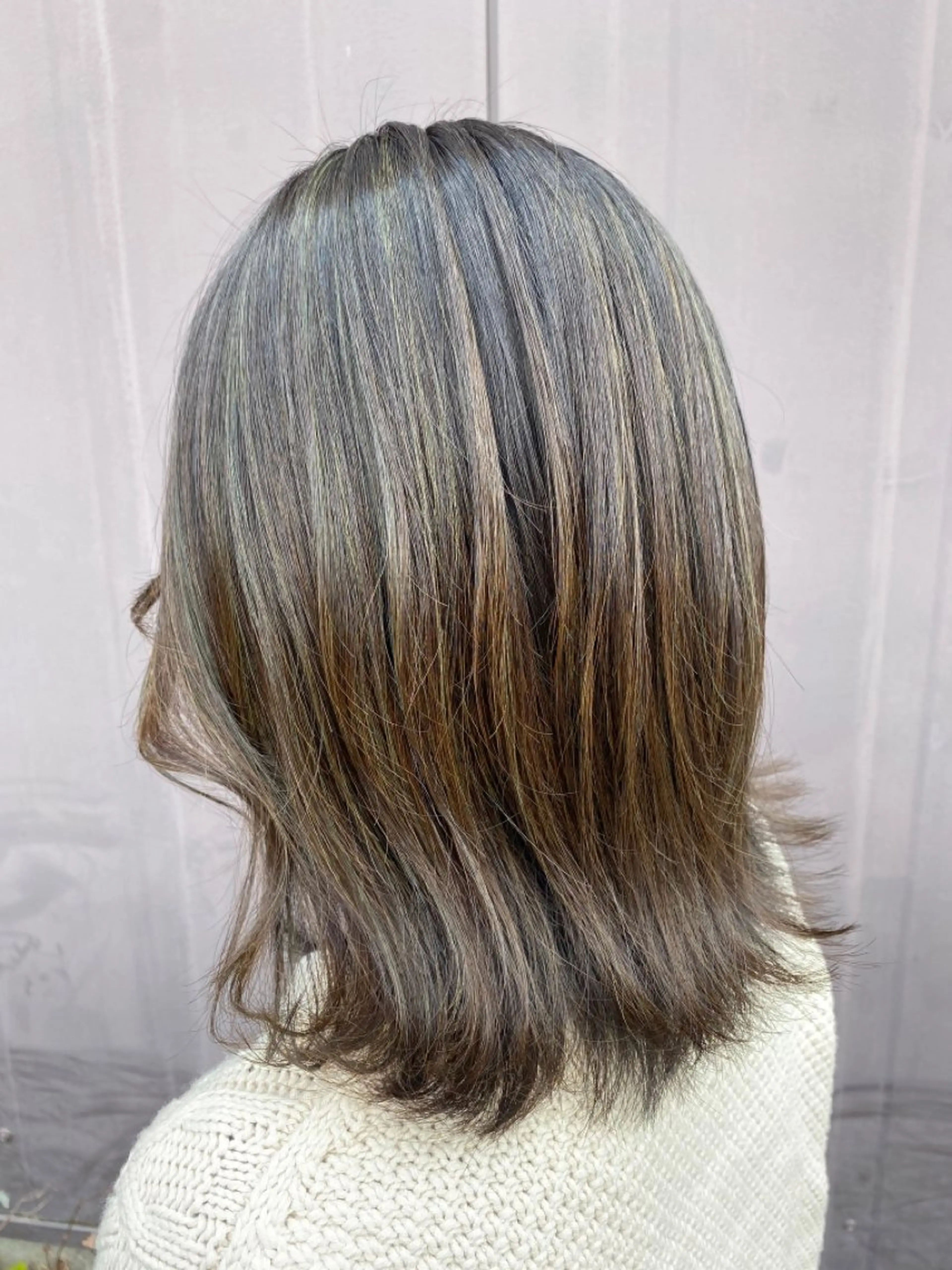 セミロング カラー 山西 真琴のヘアスタイル
