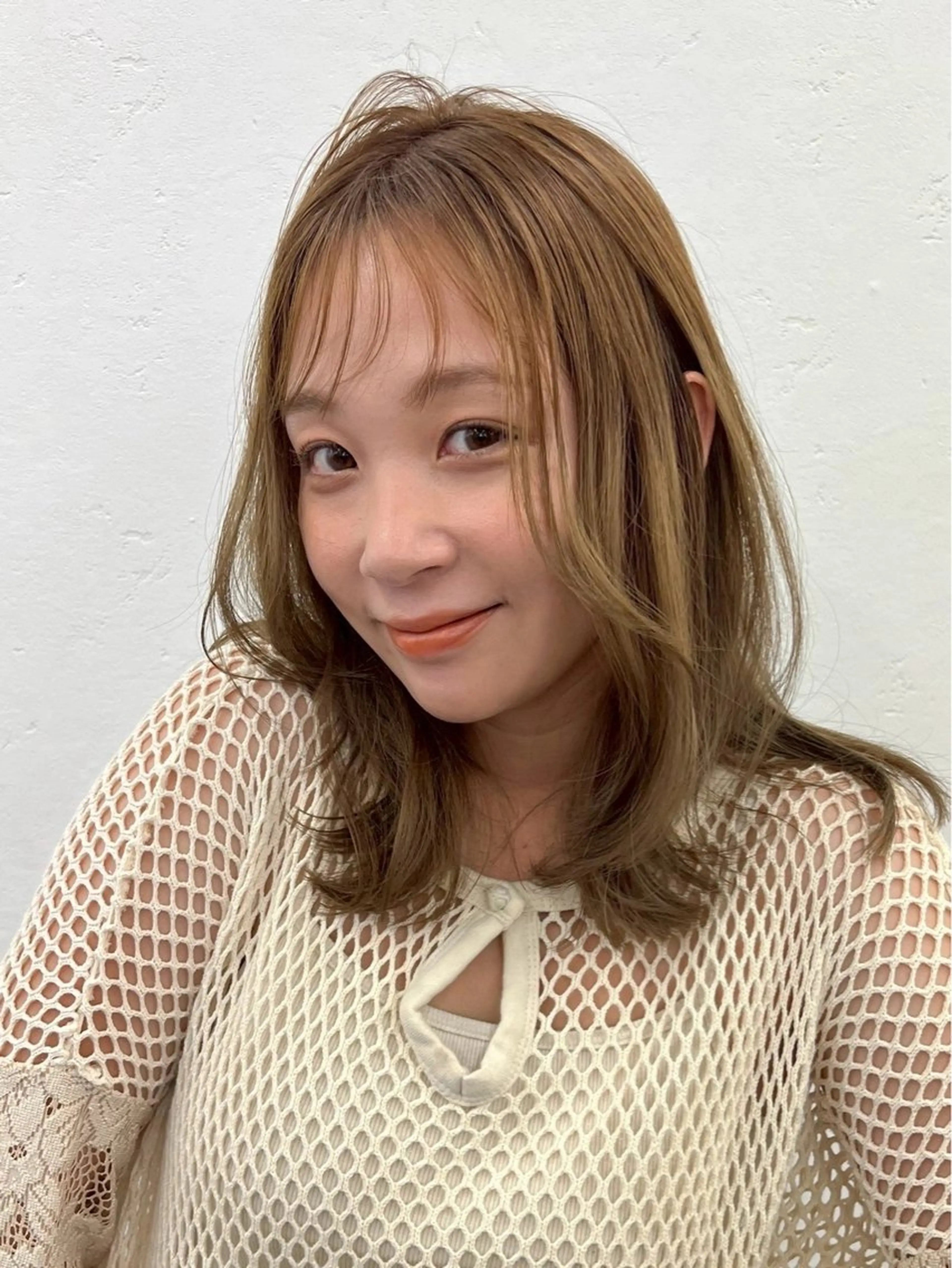 ミディアム カラー ベージュカラー 透明感カラー レイヤーカット カット ヘアカラー 梅田美容室/カット /Maoのヘアスタイル
