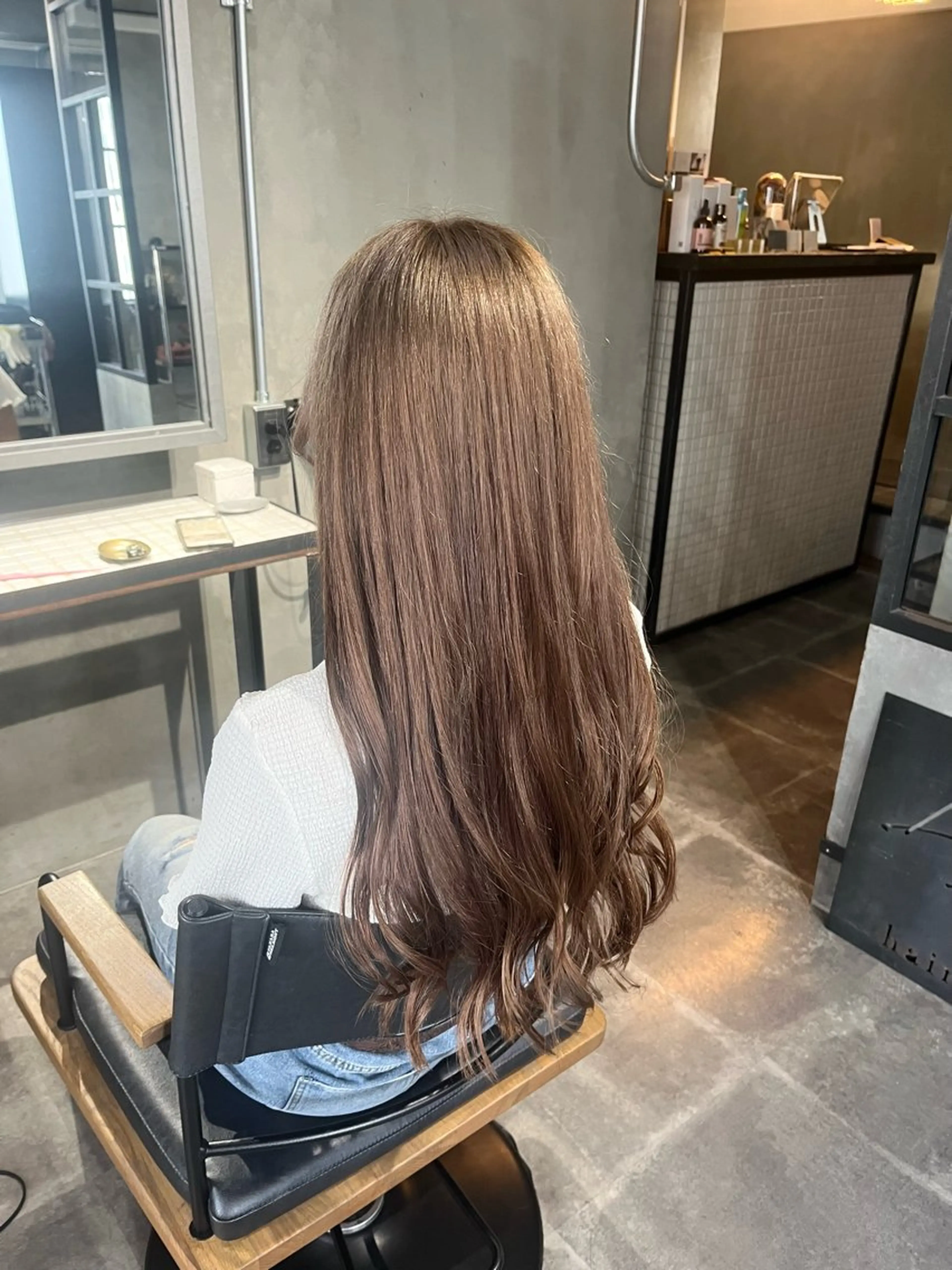 ロング カラー ベージュカラー ブリーチ 透明感カラー ヘーゼル ヘアカラー トリートメント 透明感♥韓国ヘア HINAのヘアスタイル