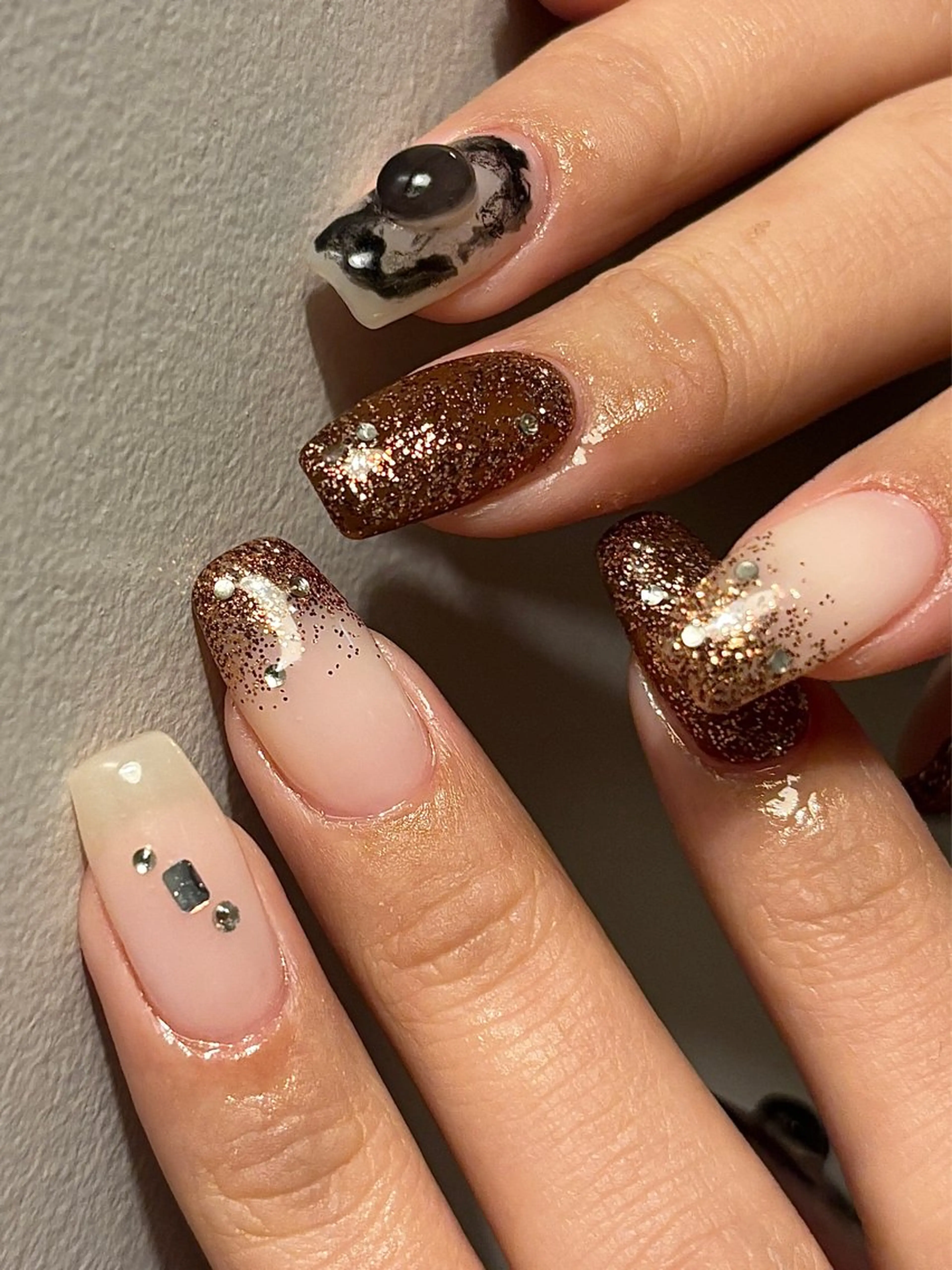 ネイル キラキラネイル ハンドネイル sister  mohawk所属・chika ／ nailのネイルデザイン