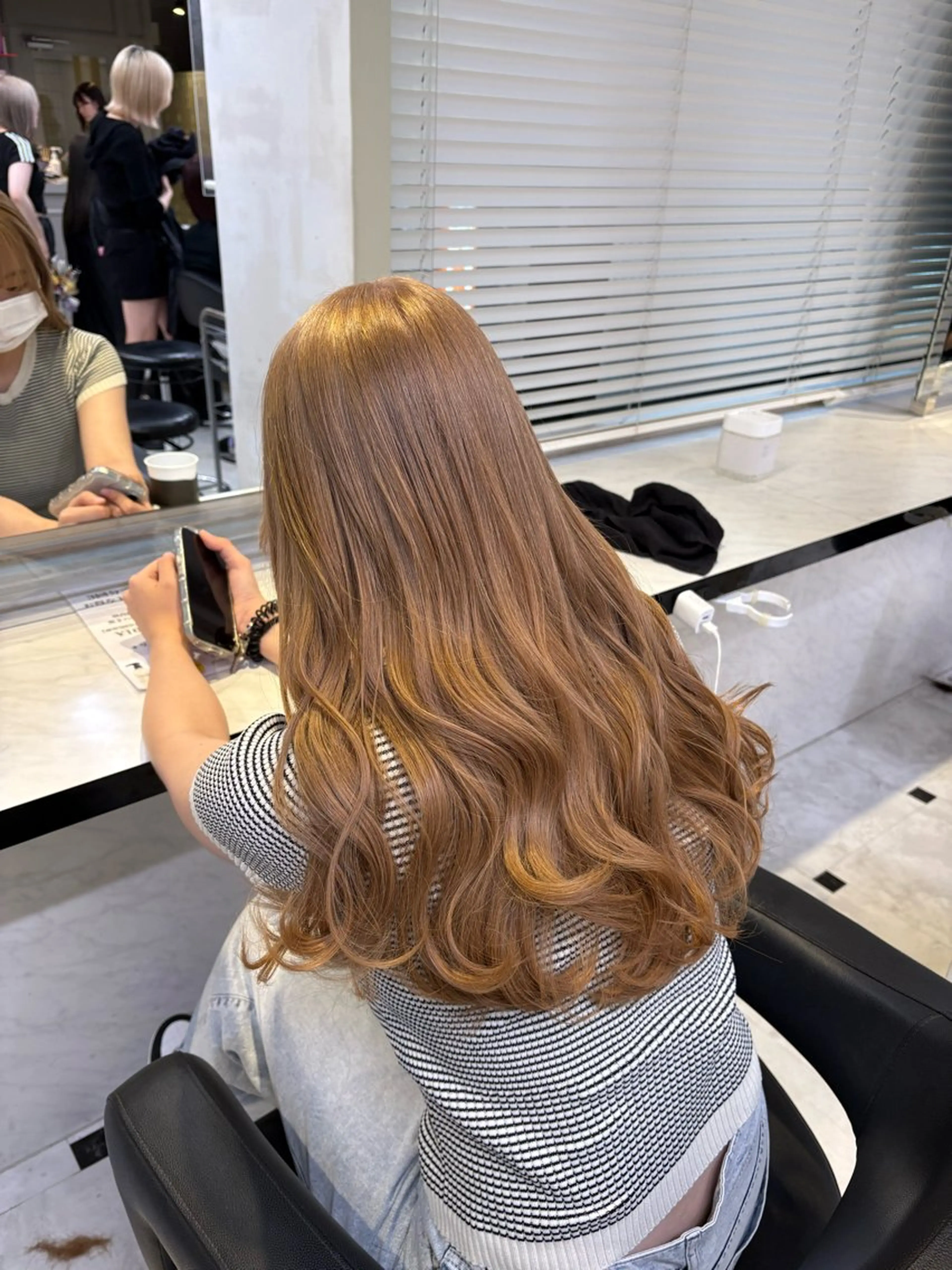 ロング カラー ヘアカラー トリートメント 透明感ベージュカラー 🪞上野🪞AIのヘアスタイル