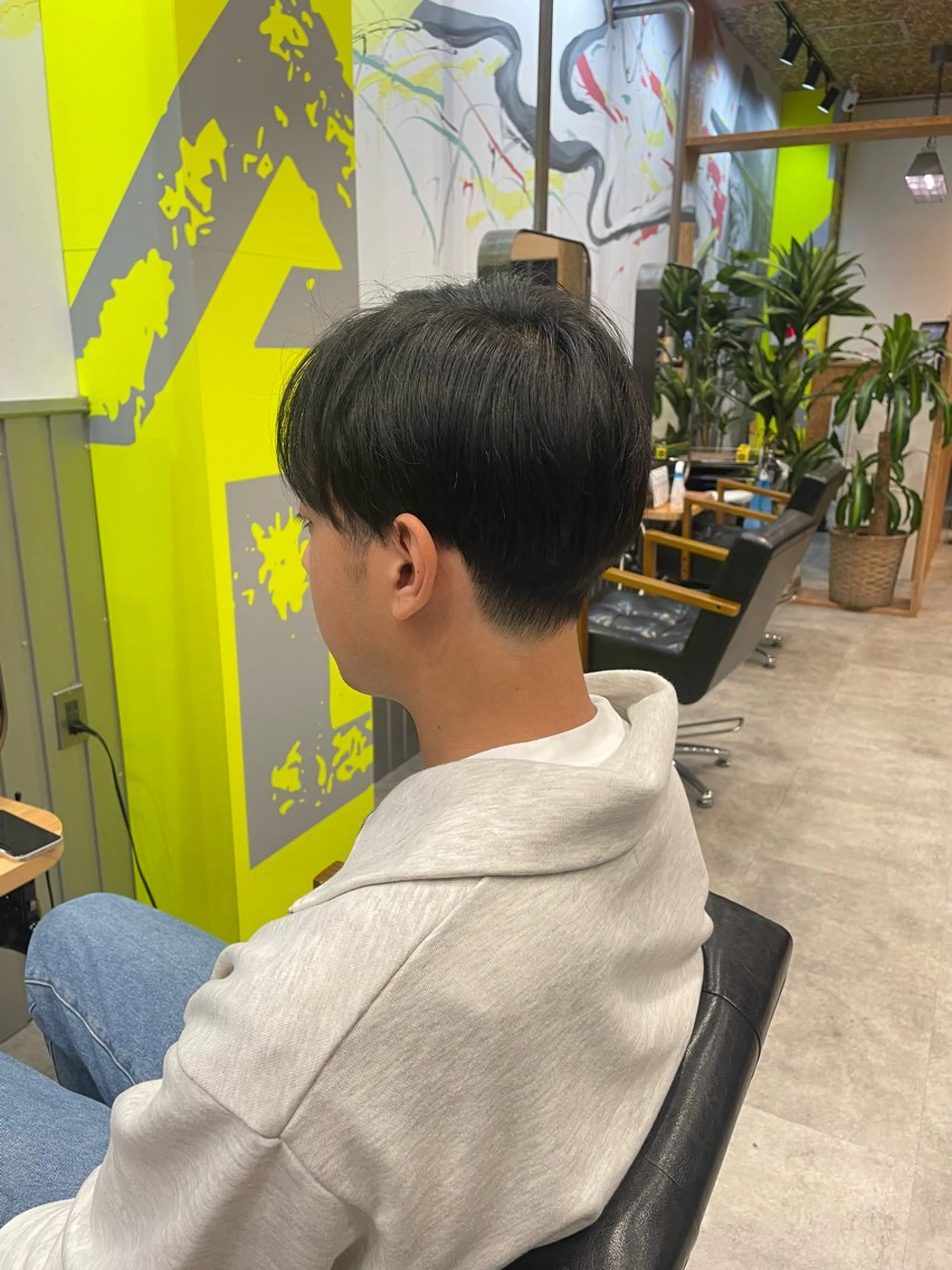 ショート メンズ センターパート 刈り上げ 飛澤 太陽のヘアスタイル