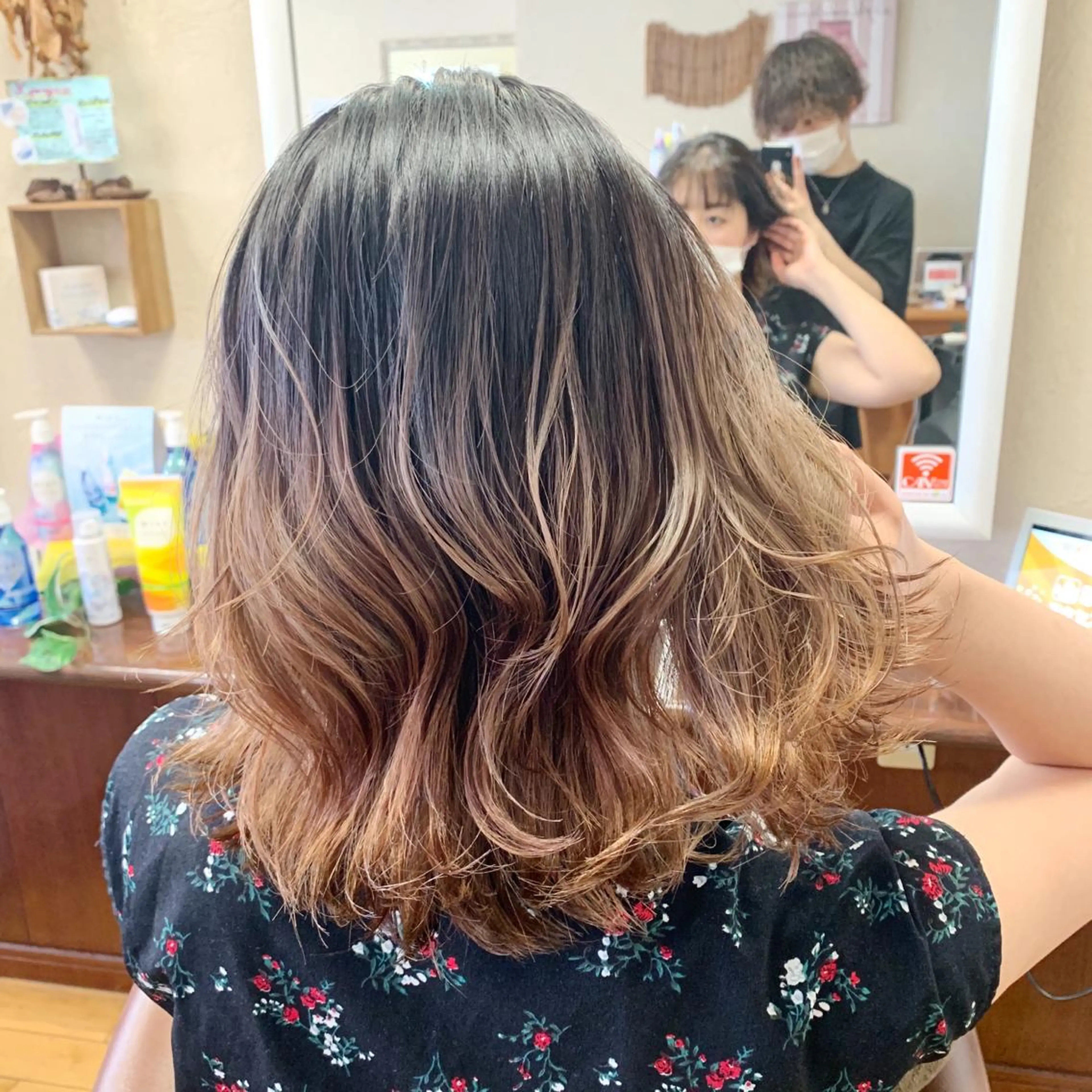 ミディアム カラー バレイヤージュ ベージュカラー レイヤーカット カット ヘアカラー トリートメント ショート/似合わせ レイヤー/福岡聖容のヘアスタイル