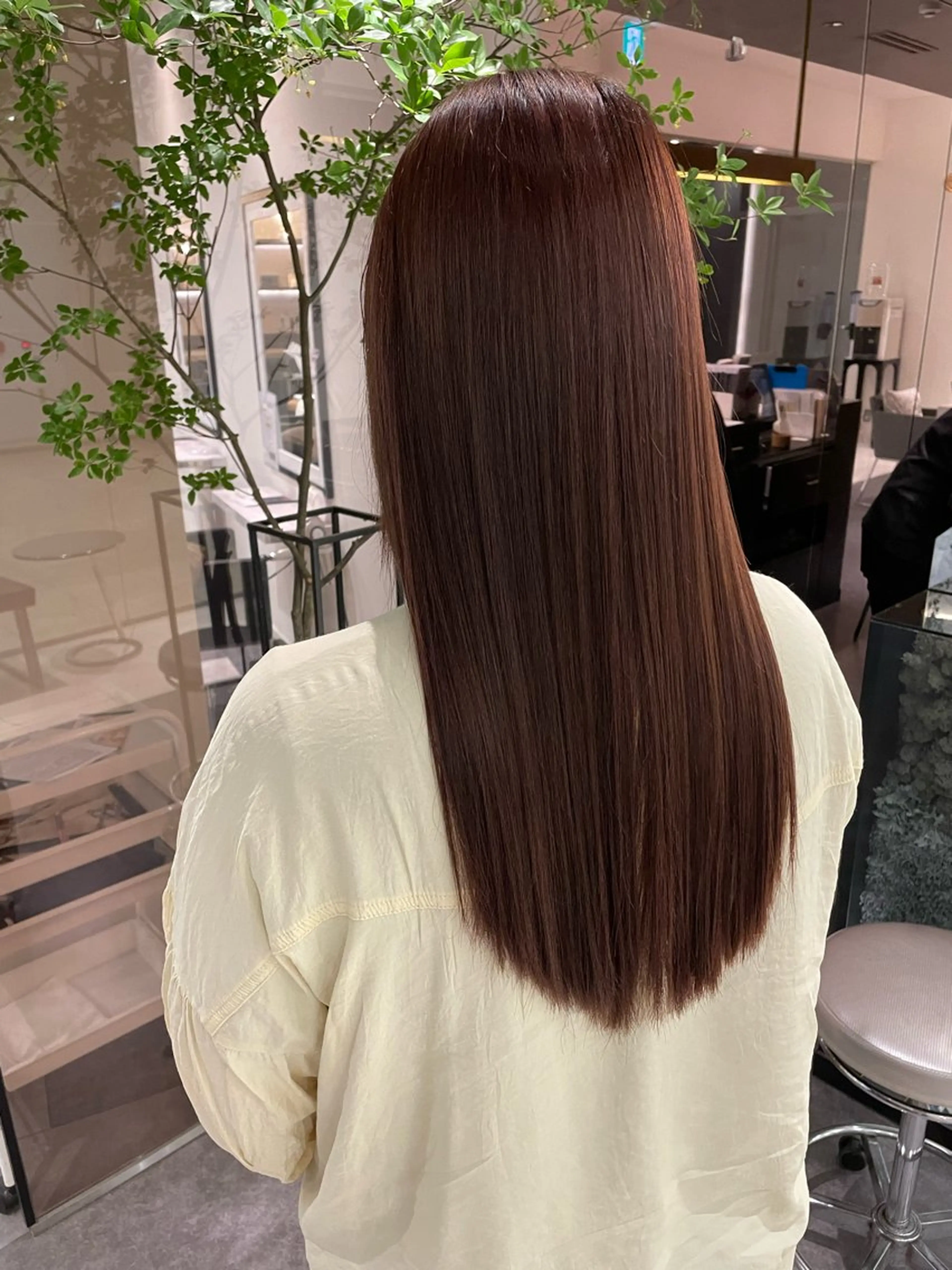 カラー 岡部 未咲希のヘアスタイル