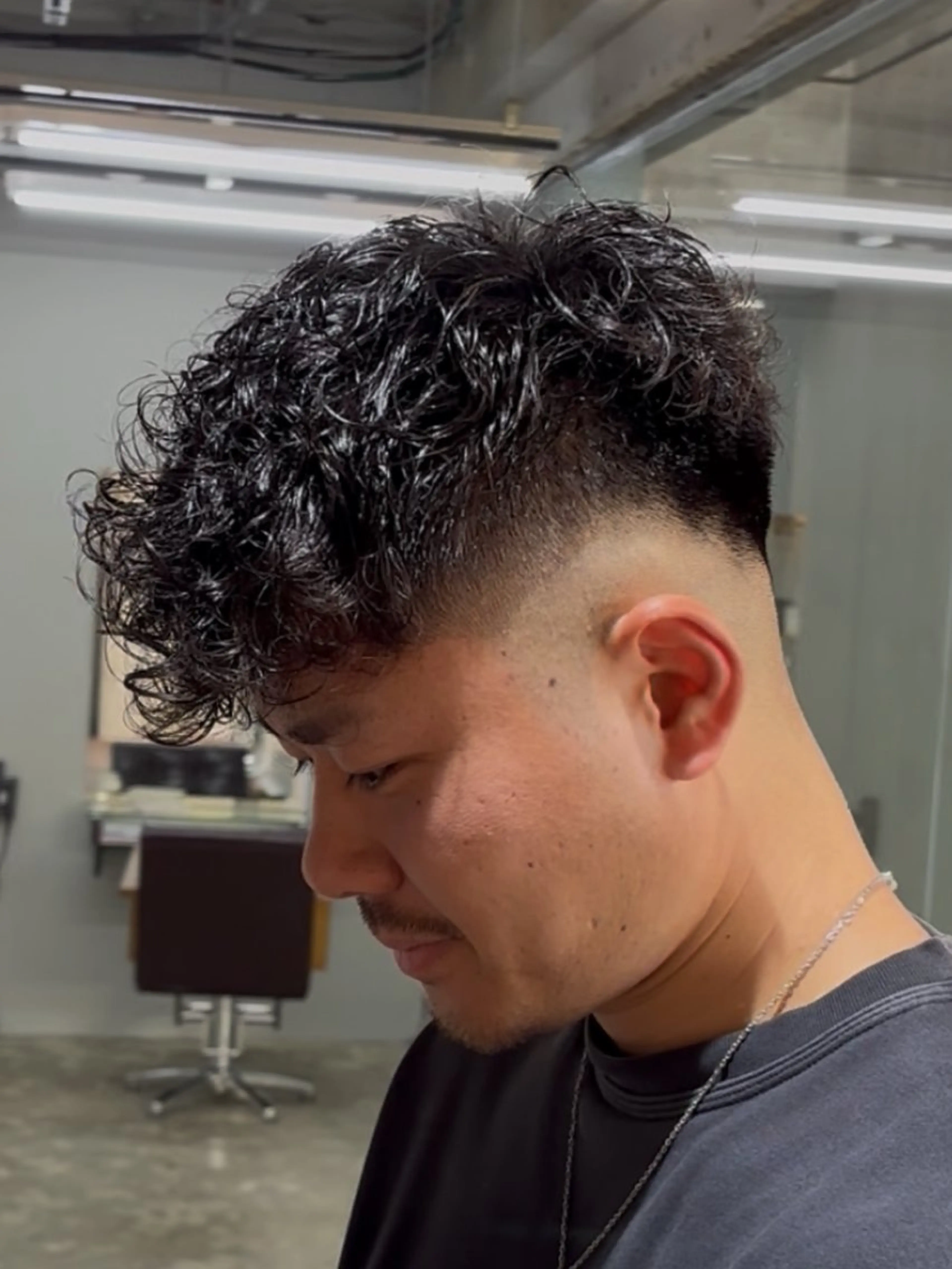 パーマ メンズ スペインカール カット パーマ Dice所属・朋生/トップスタイリ スト/メンズパーマのヘアスタイル