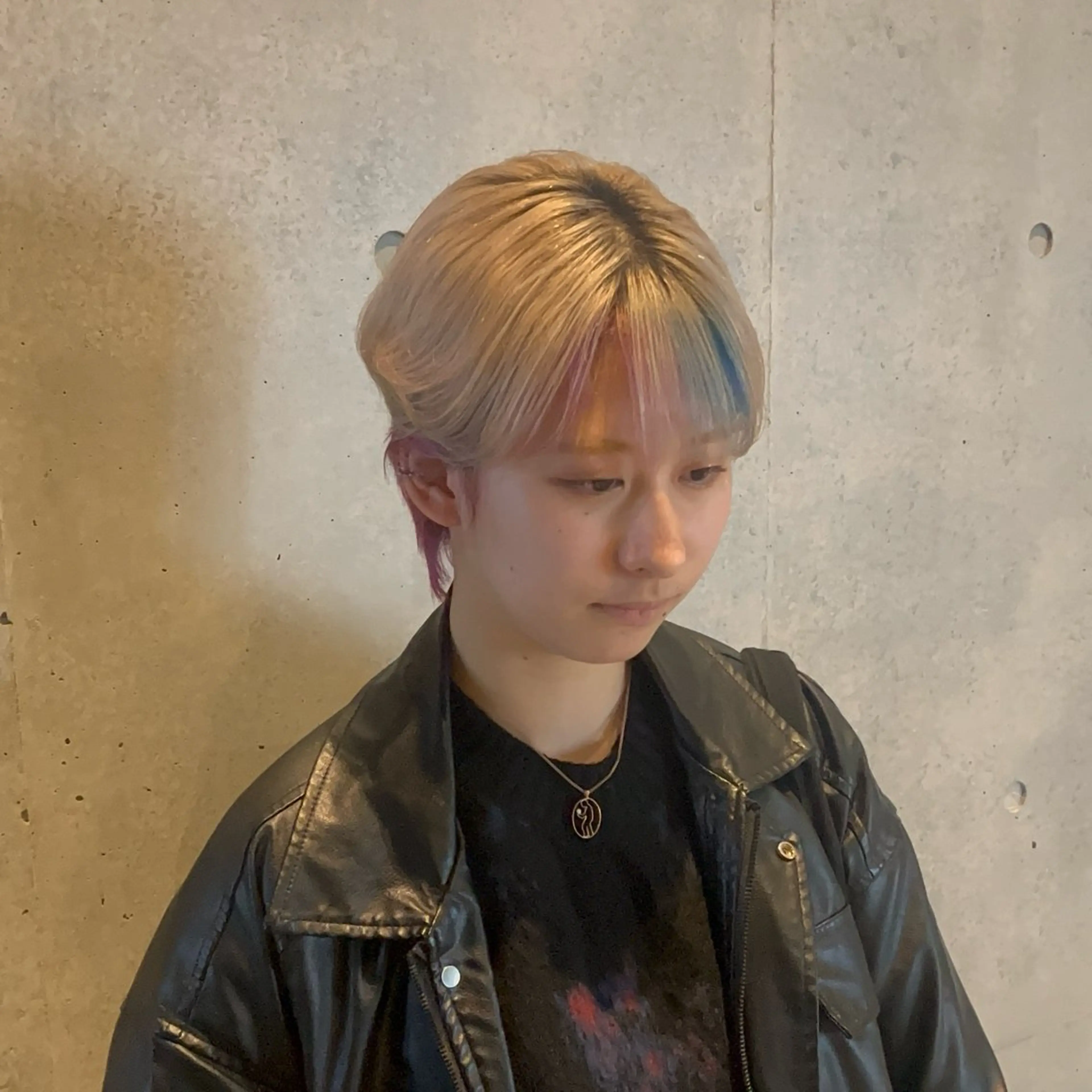 ショート カラー メンズ メンズブリーチ ブリーチ ケアブリーチ JOY187inYU1L所属・韓国レイヤー kira🌛のヘアスタイル