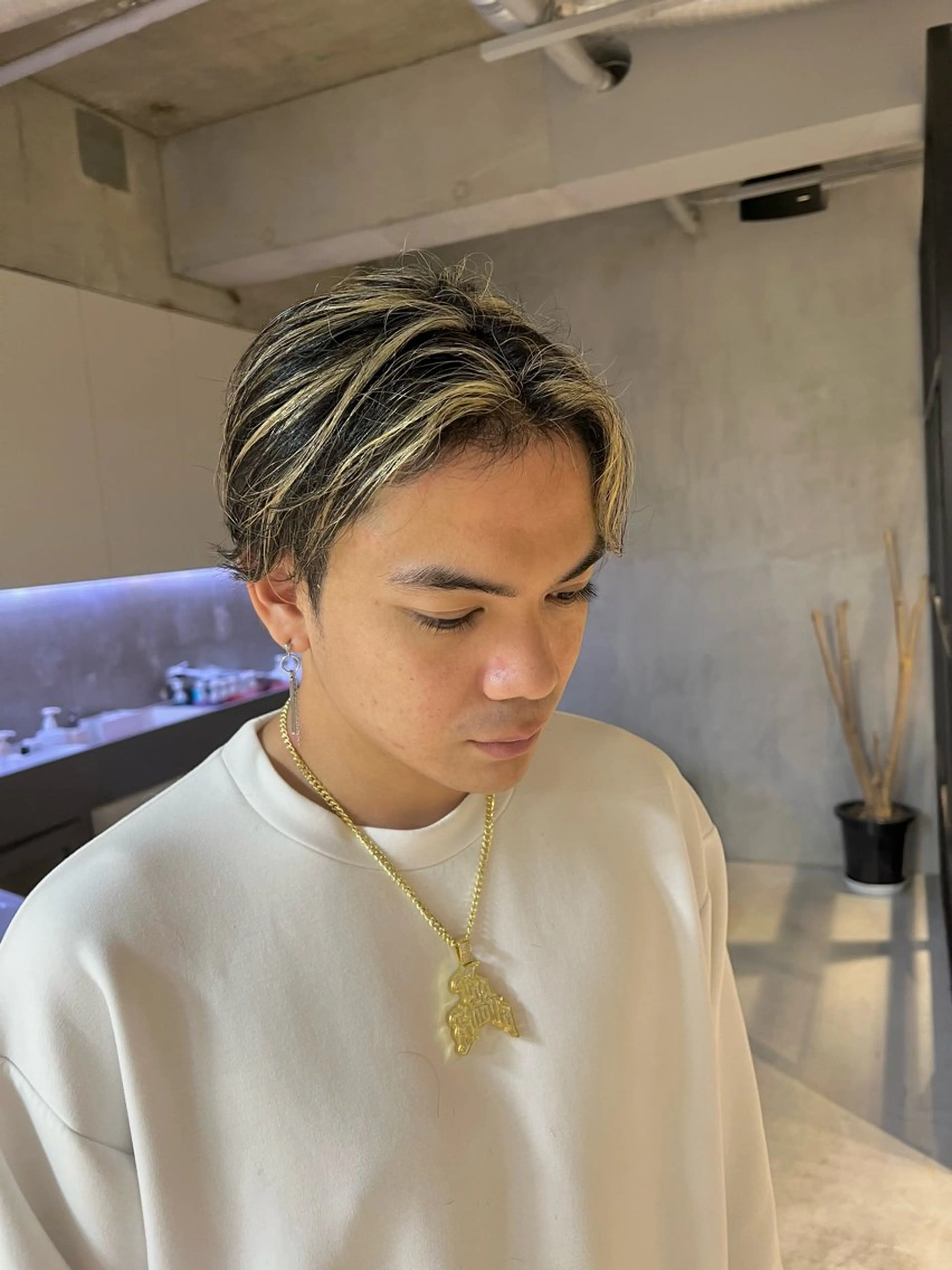 ミディアム ハイライト 仲井間　賢雄 fifthのヘアスタイル