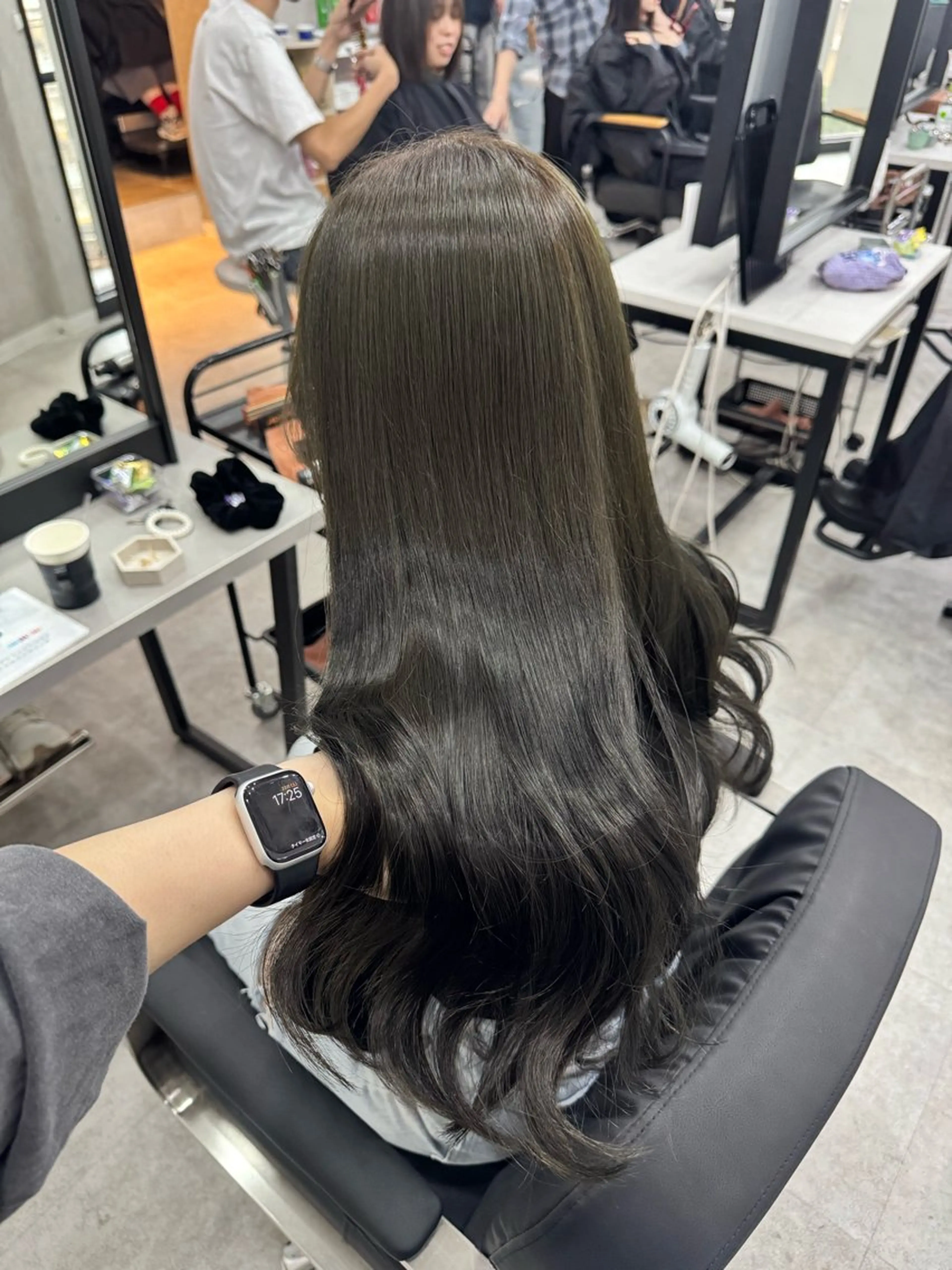 ロング カラー グレージュ オリーブグレージュ オリーブグレー カット ヘアカラー トリートメント 赤み無し柔らかカラー 【梅田】madokaのヘアスタイル
