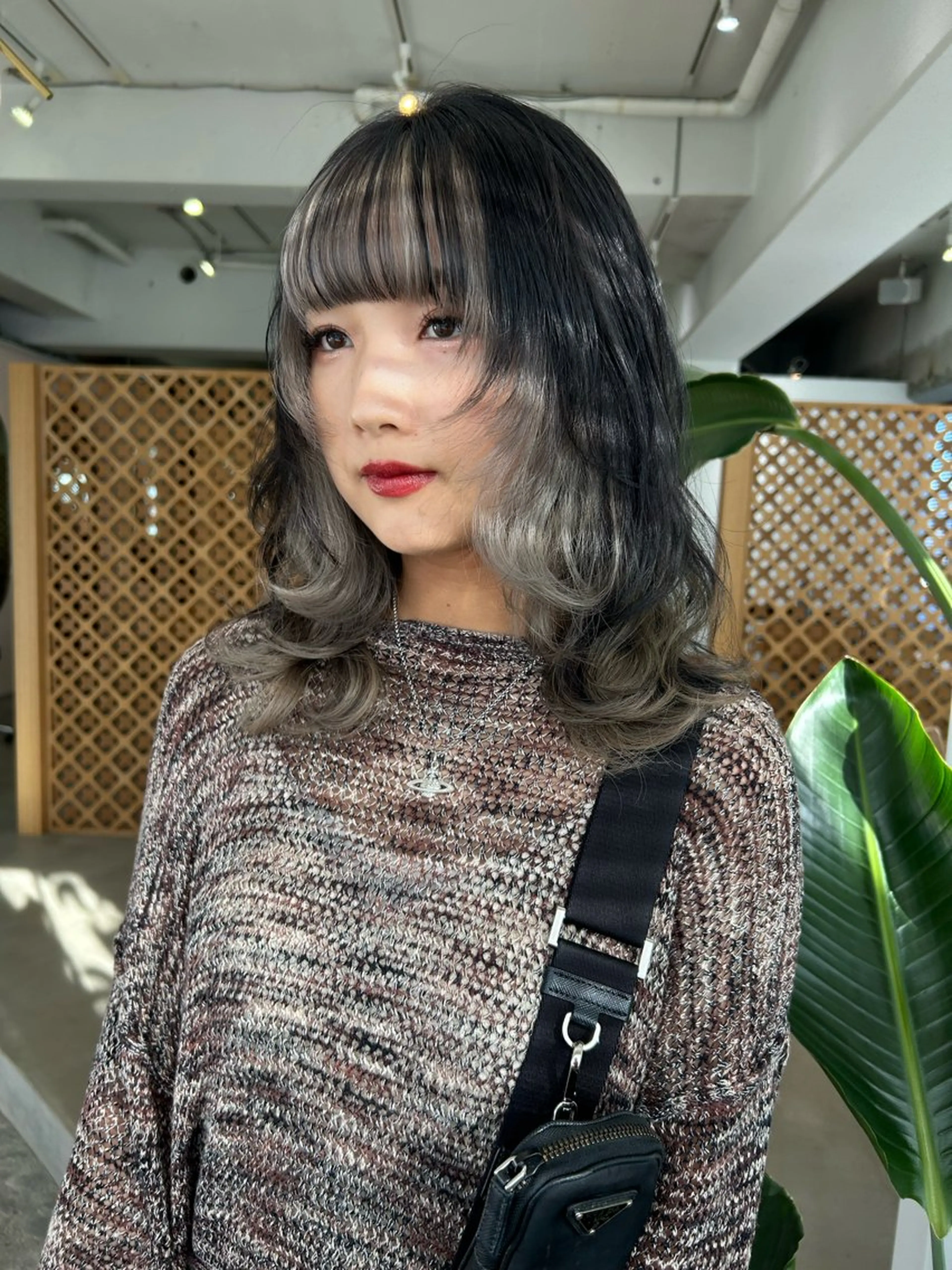 セミロング 💜ショート💜 ウルフ、ボブ二色亜美のヘアスタイル