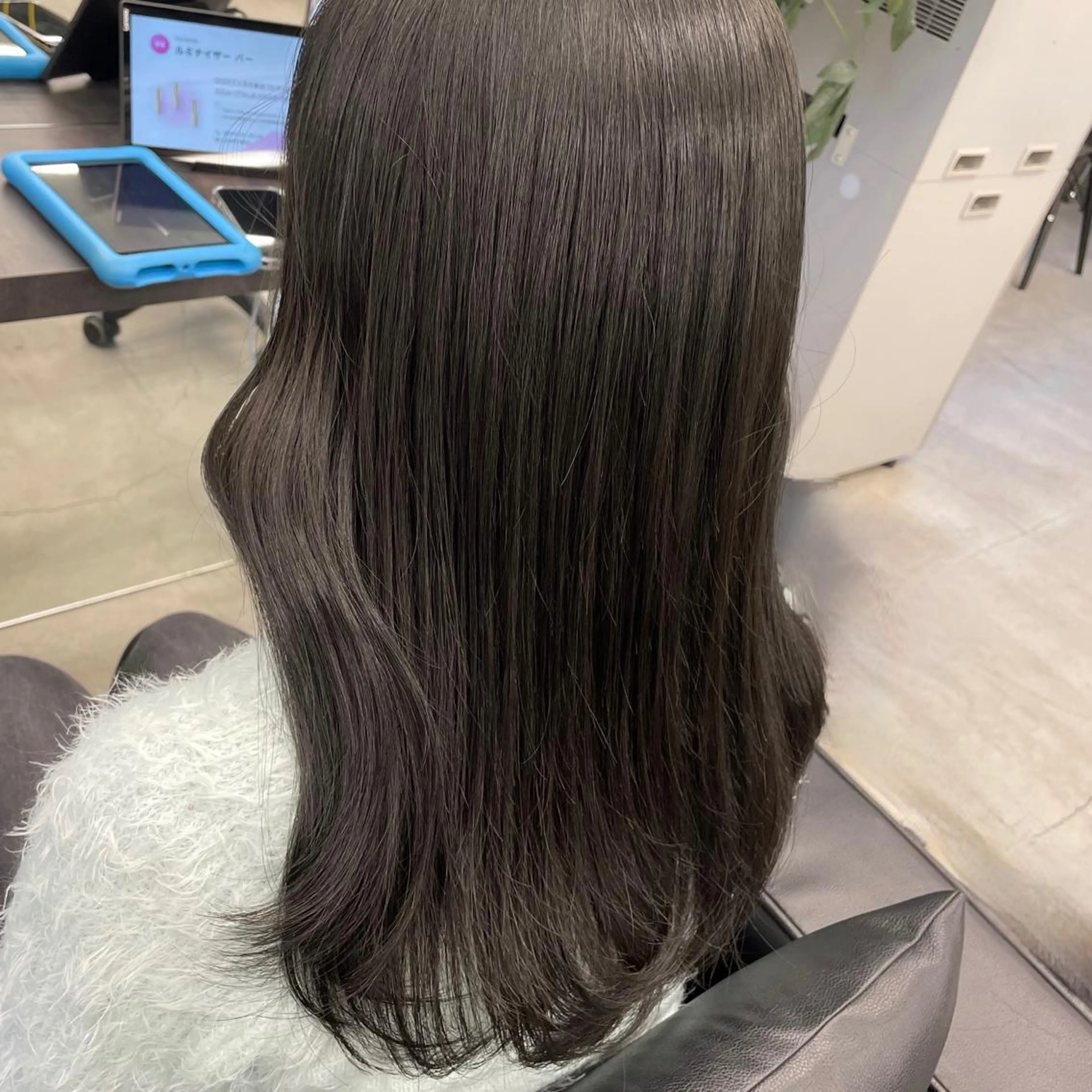 セミロング カラー アッシュ オリーブアッシュ 💗韓国ヘア/髪質改 善💗若菜あいこのヘアスタイル