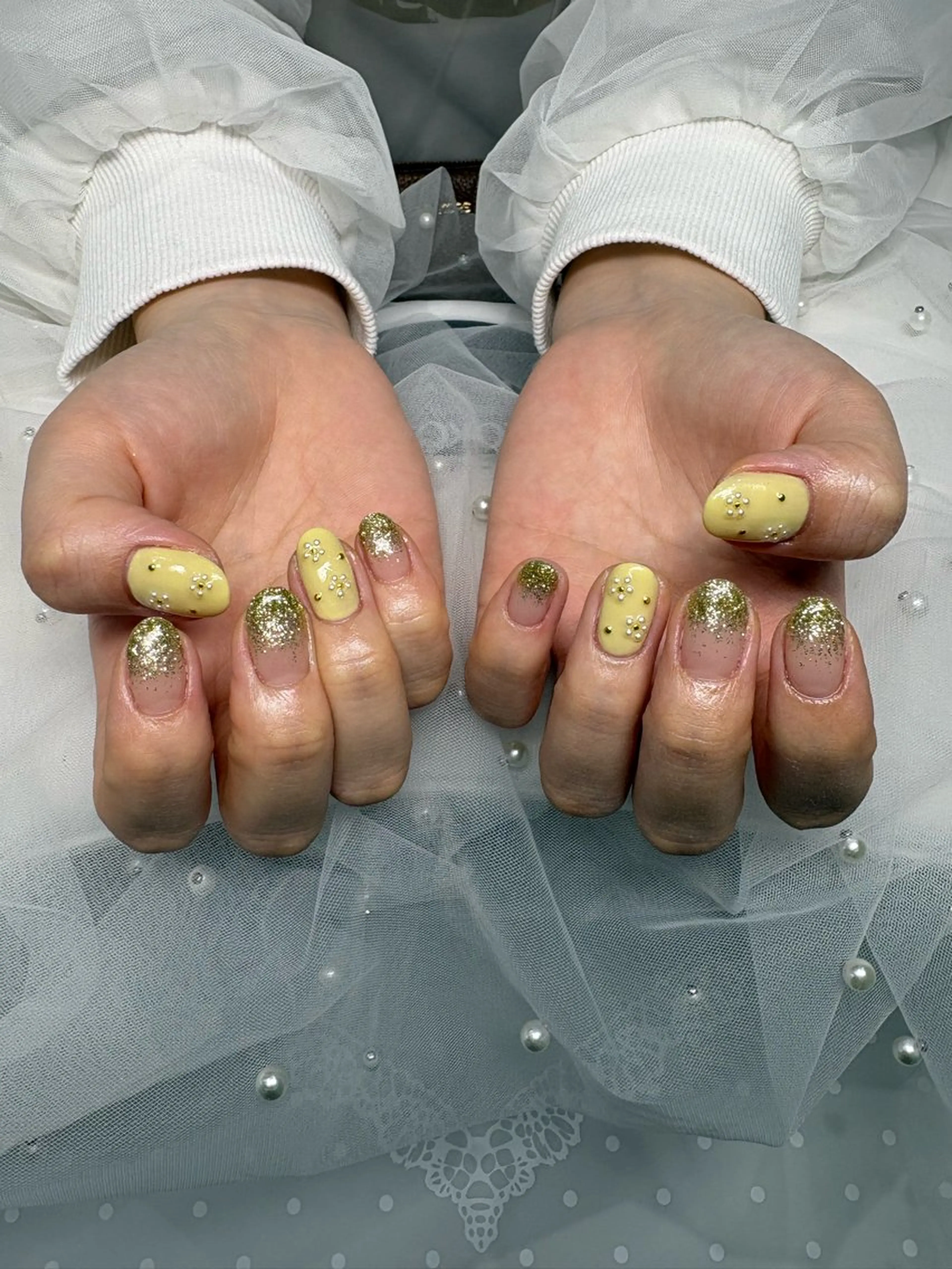 ネイル ラメ(グリッター) ラメグラデーション パステルネイル 春ネイル 黄色 ハンドネイル REI NAのネイルデザイン