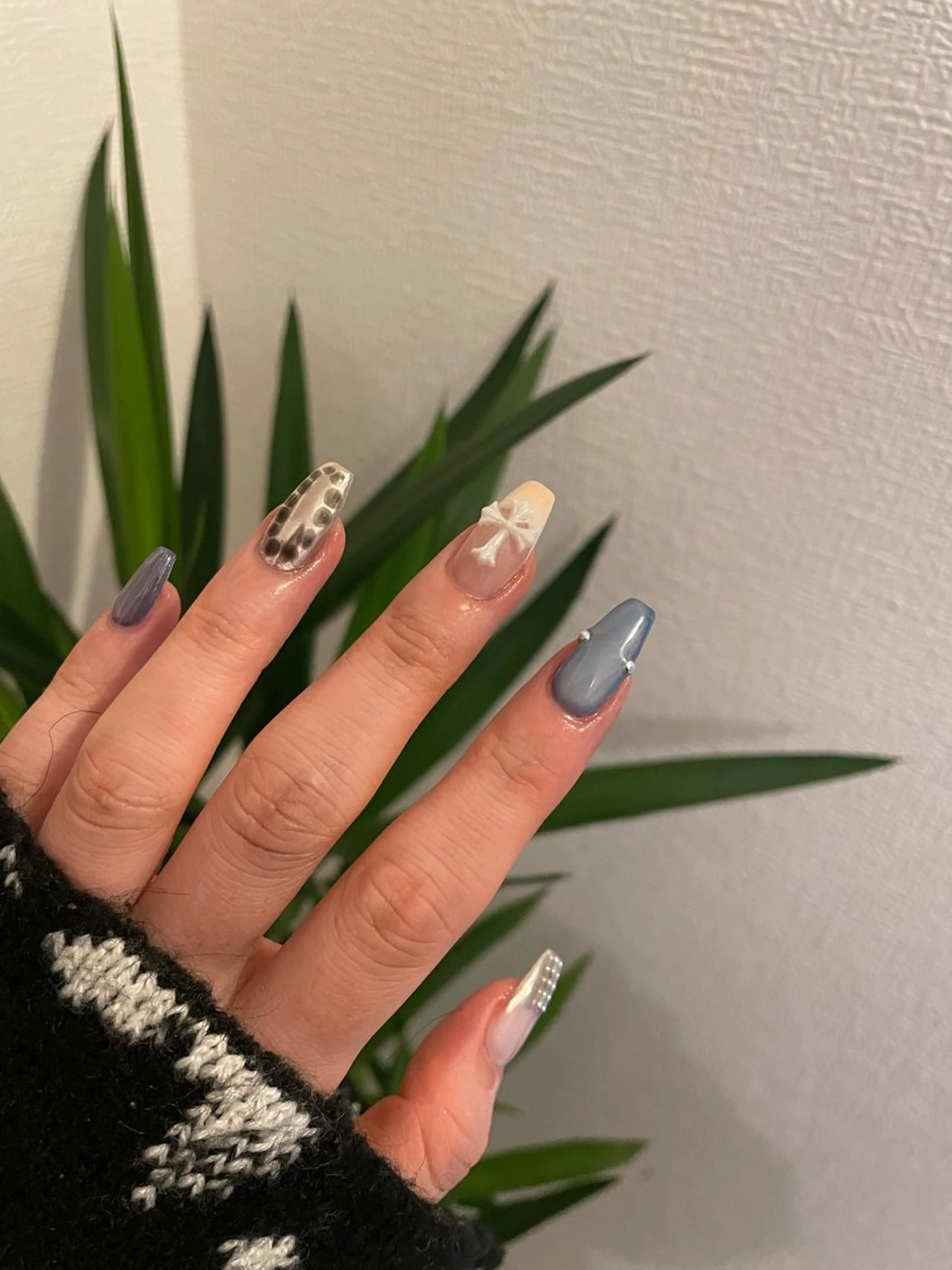 ネイル ハンドネイル フットネイル with hues AYAのネイルデザイン