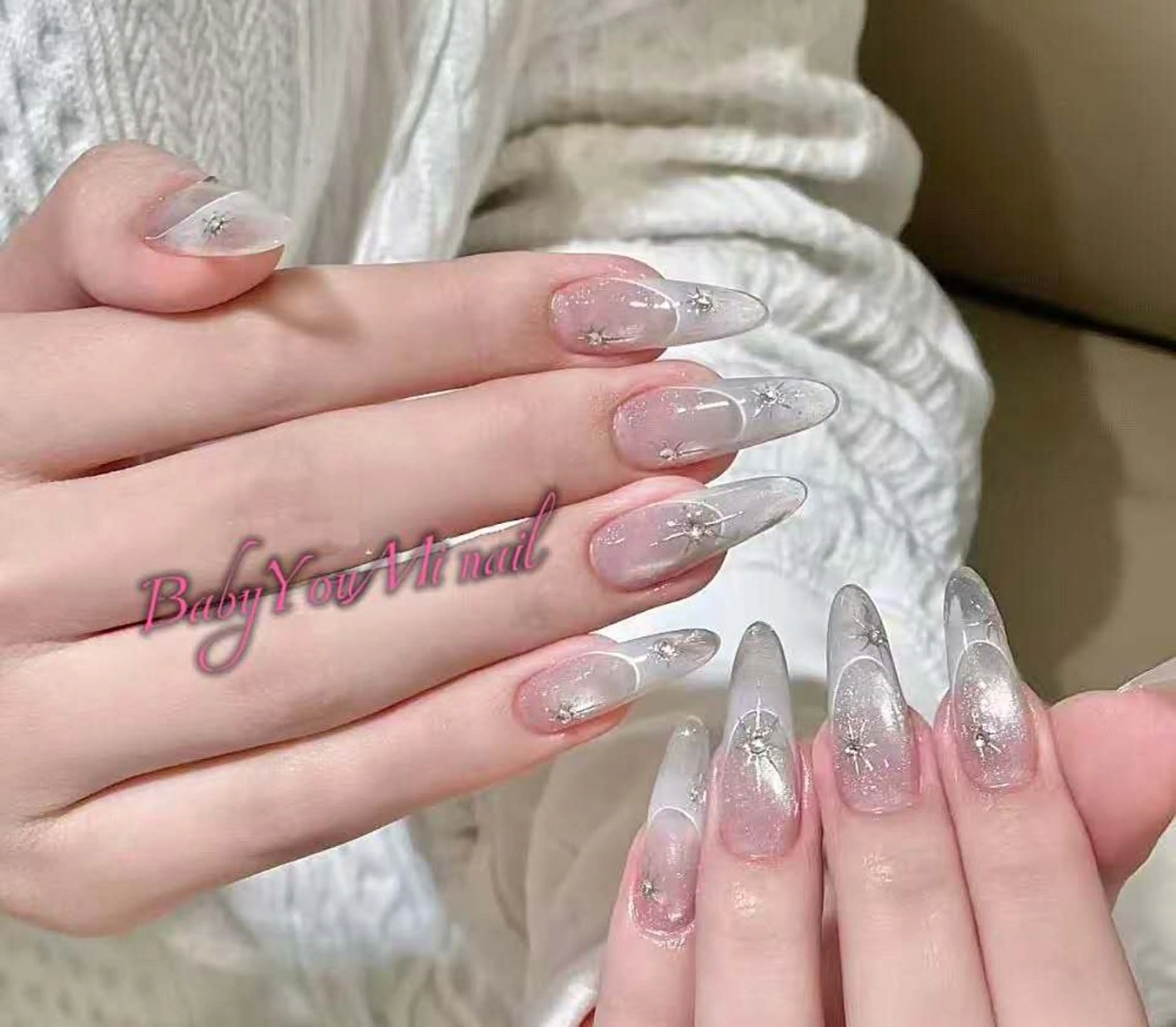 ネイル オーロラネイル 成人式 フレンチネイル ジェルネイル ガラスフレンチ ハンドネイル 相沢 さやかのネイルデザイン