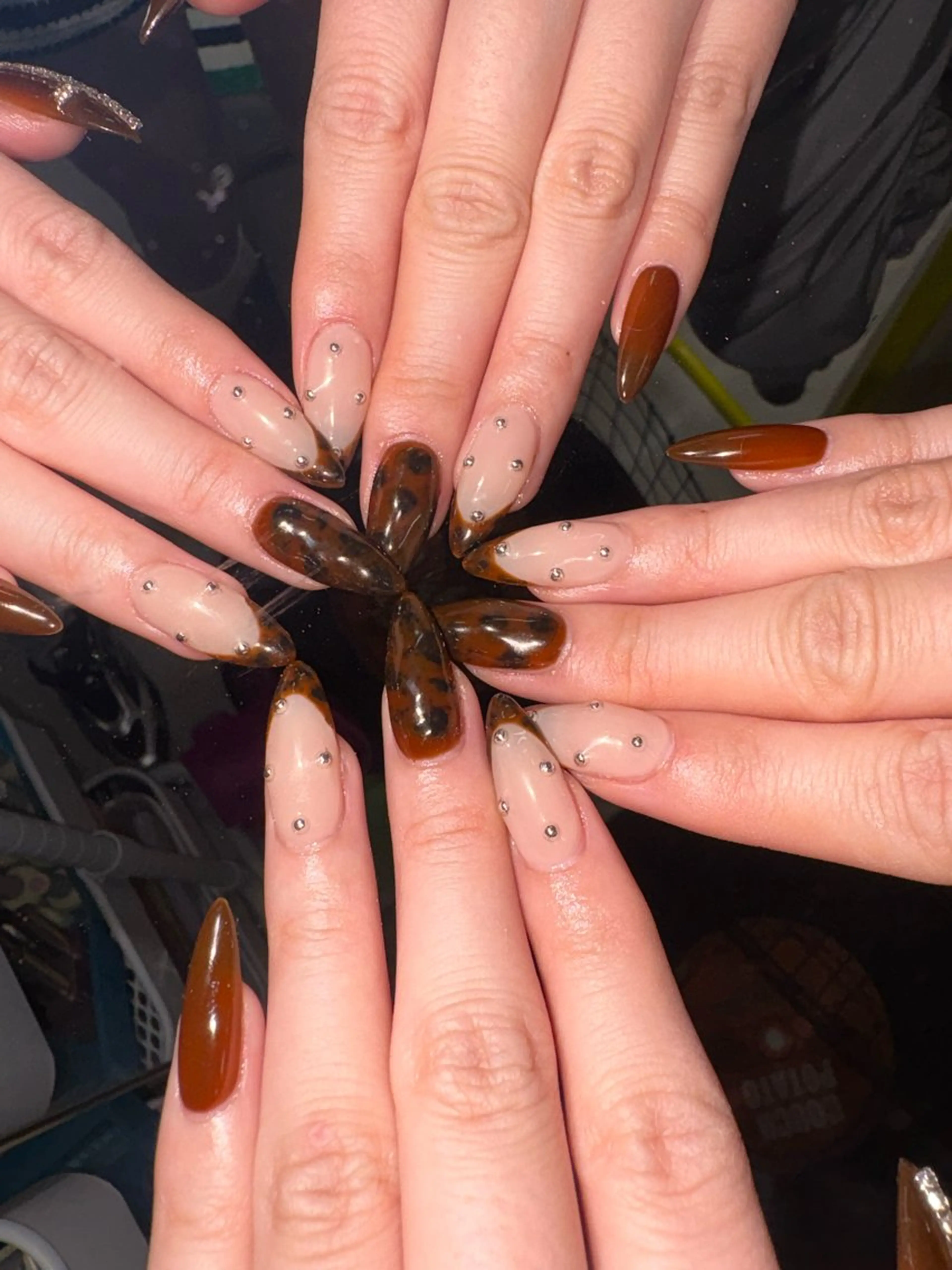 ネイル ブラウン ハンドネイル 33nail✴️栄 スミレ❇️Gel-xのネイルデザイン