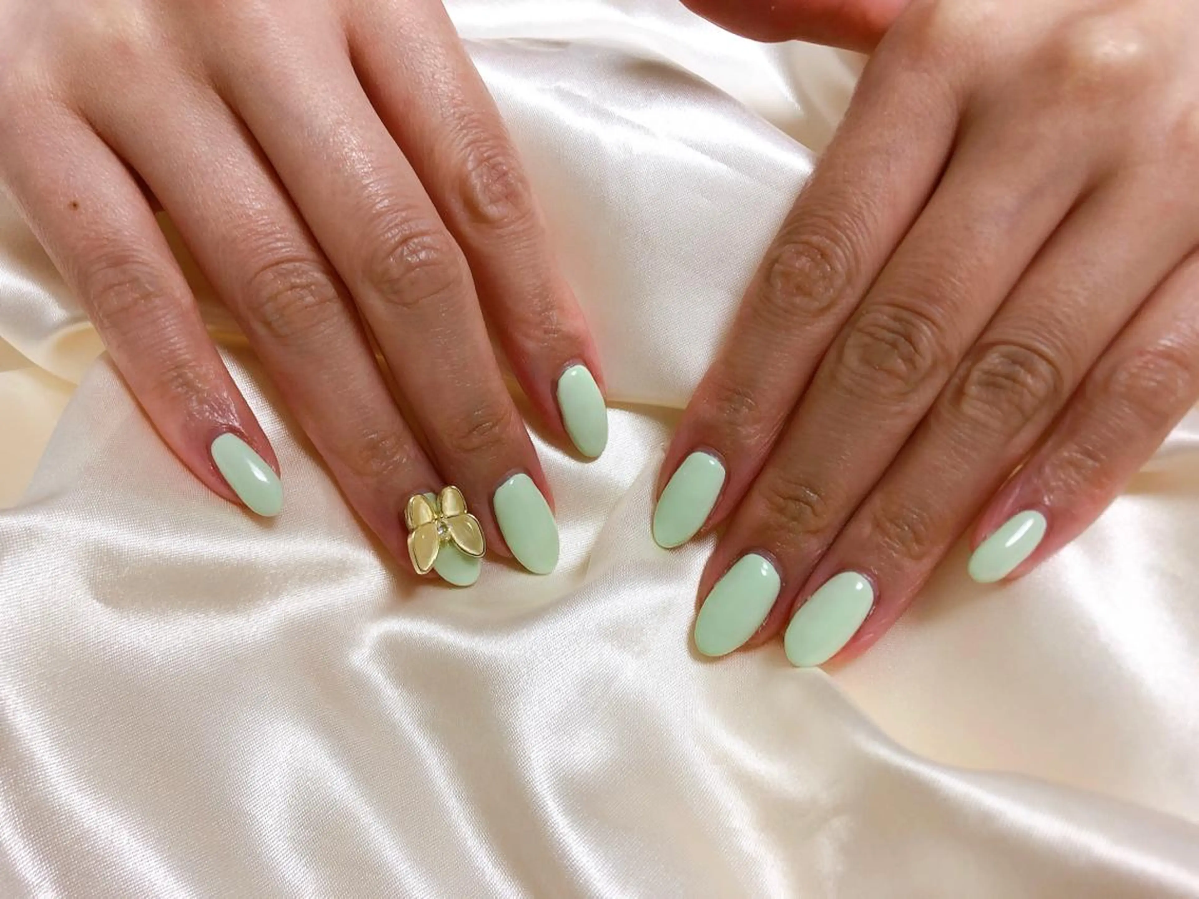 ネイル ワンカラーネイル ハンドネイル mogunail &blowのネイルデザイン