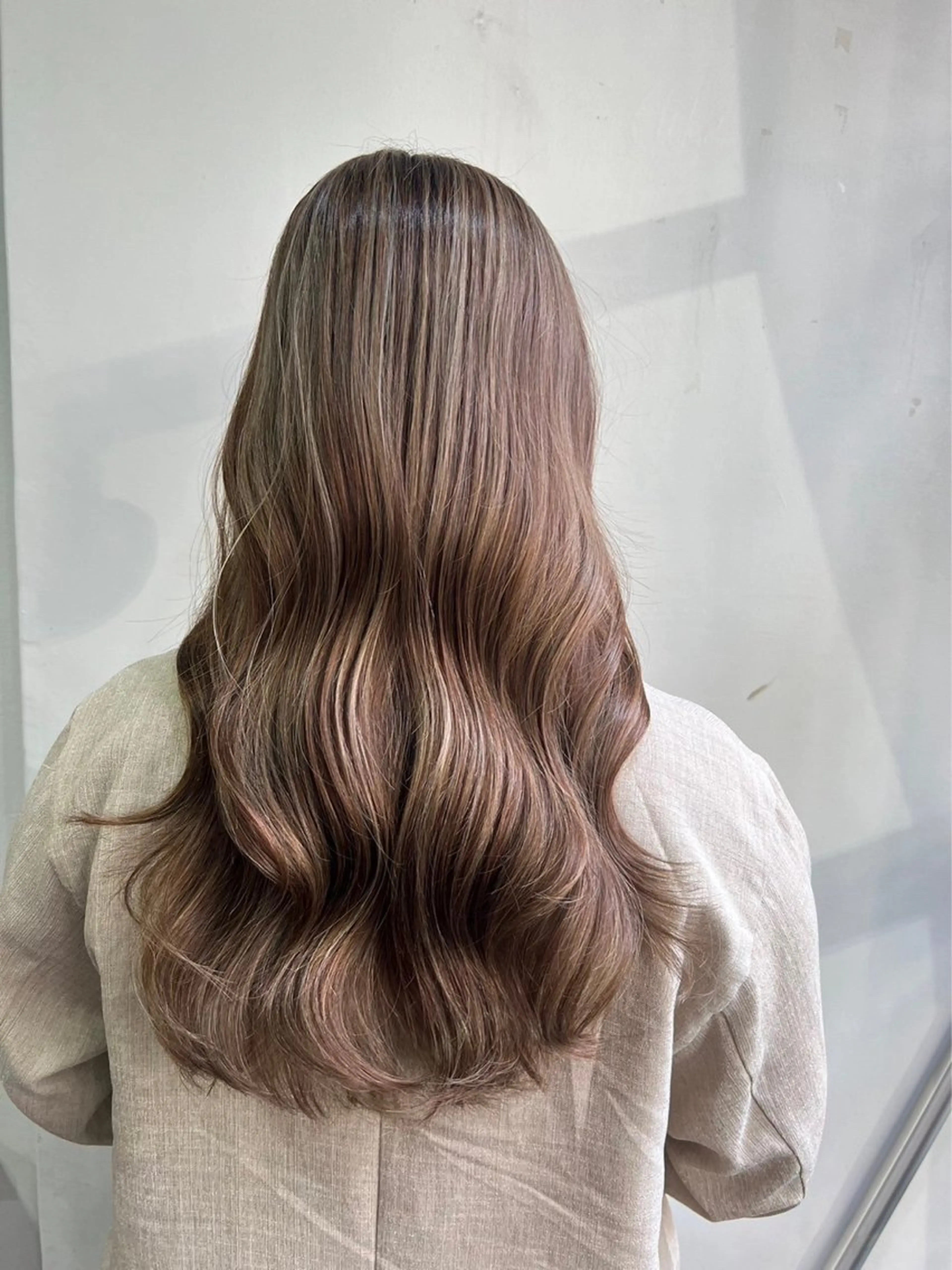 ミディアム カット ヘアカラー ⭐️ 美髪矯正 透明感 ⭐️ユウキのヘアスタイル