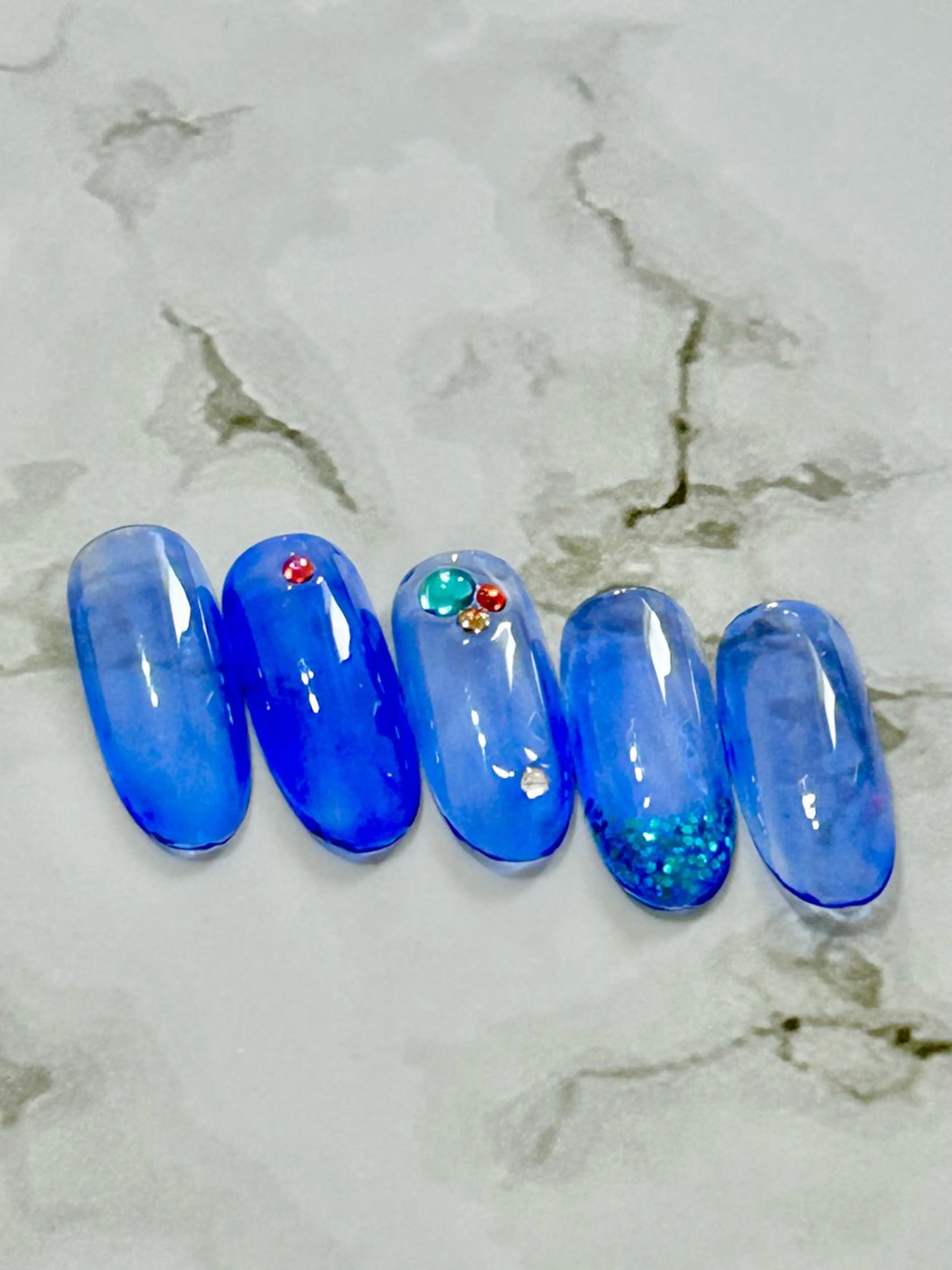 ナチュラル上品ネイルの写真