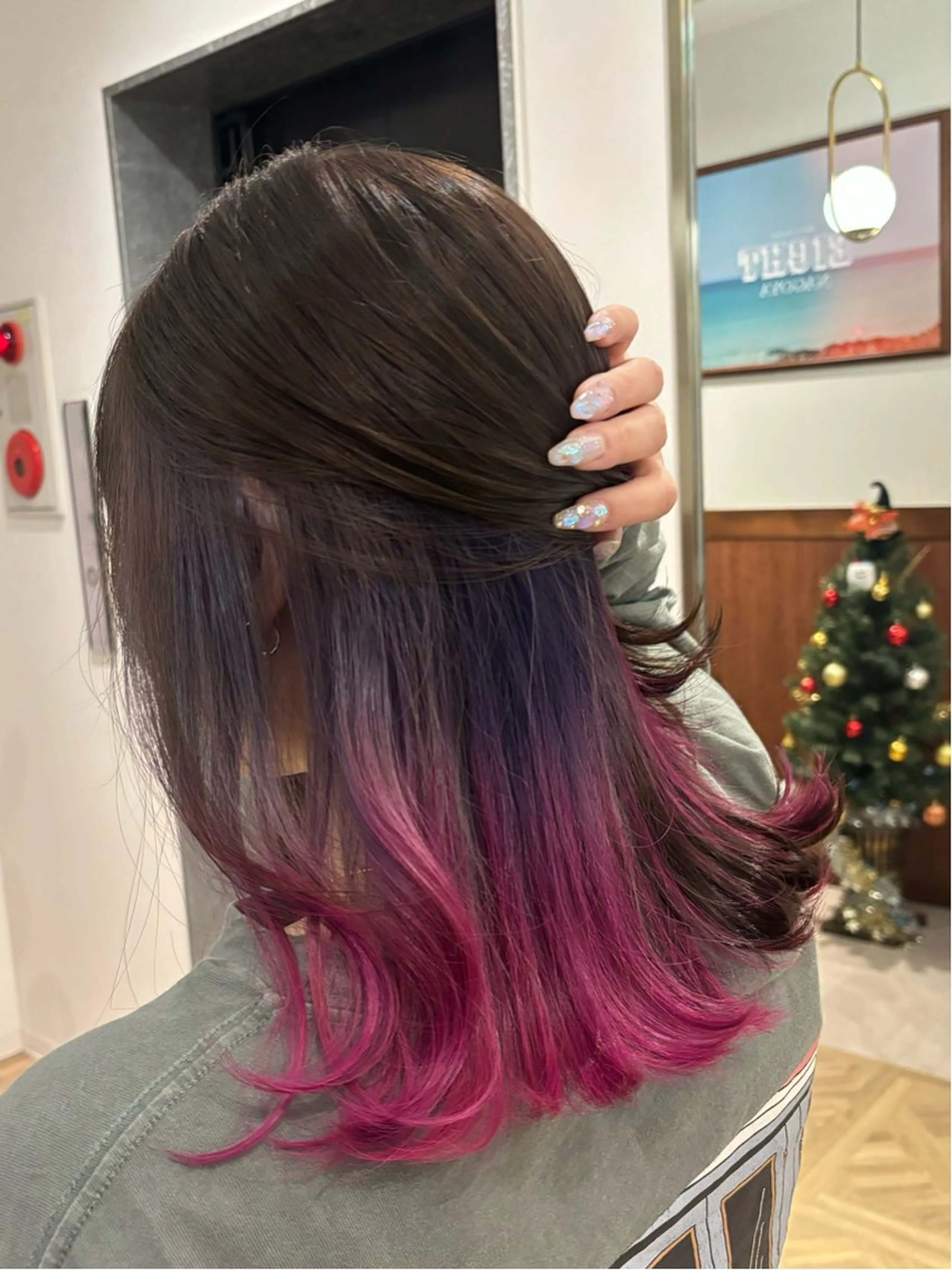 セミロング カラー インナーカラー ピンクカラー 新實 ゆりあのヘアスタイル