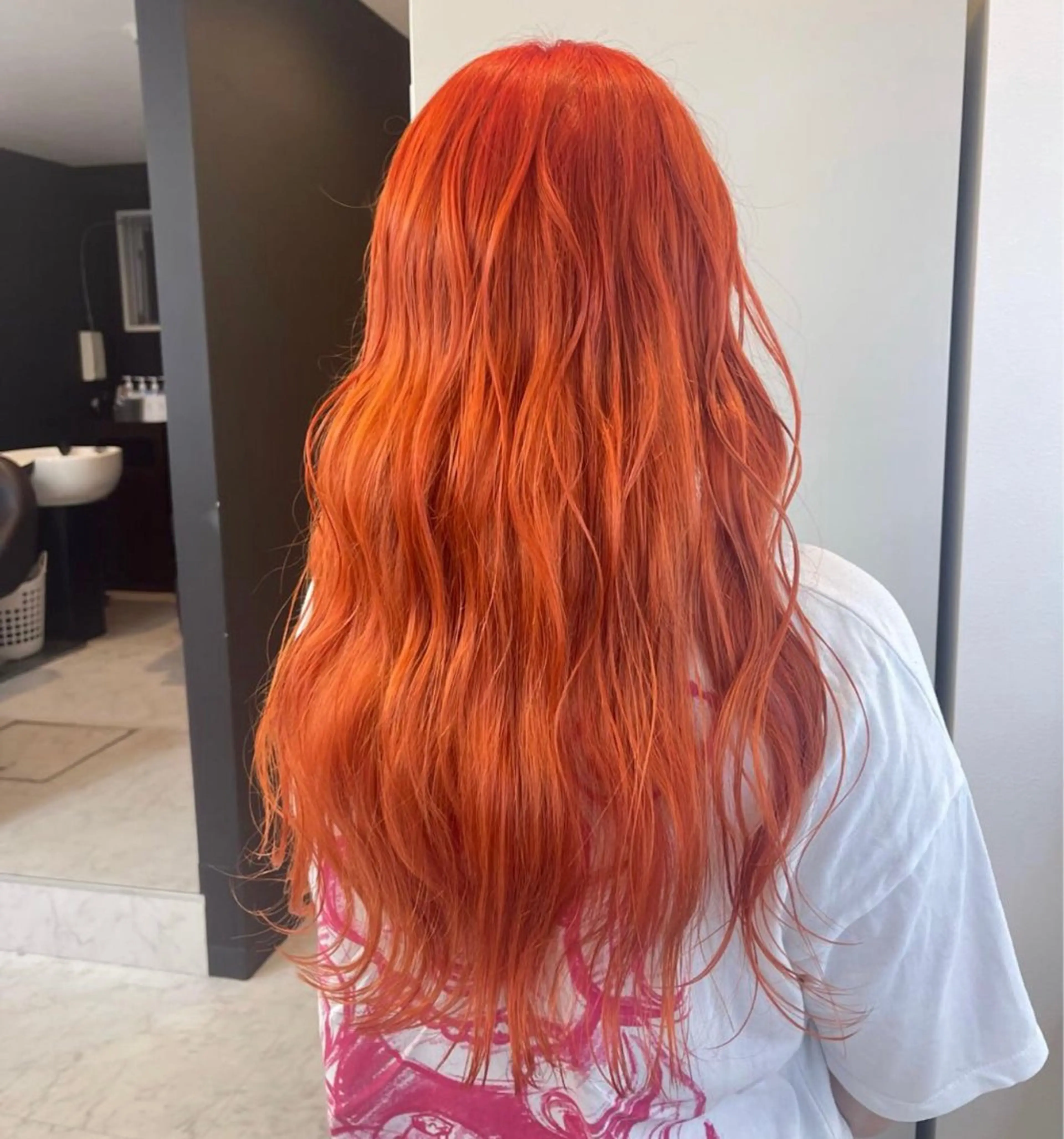 ロング カラー ブリーチ ケアブリーチ ダブルカラー ハイトーンカラー オレンジ ヘアカラー トリートメント salowin原宿iori所属・💋ハイトーンデザイ ンヘア💋A'nyuのヘアスタイル