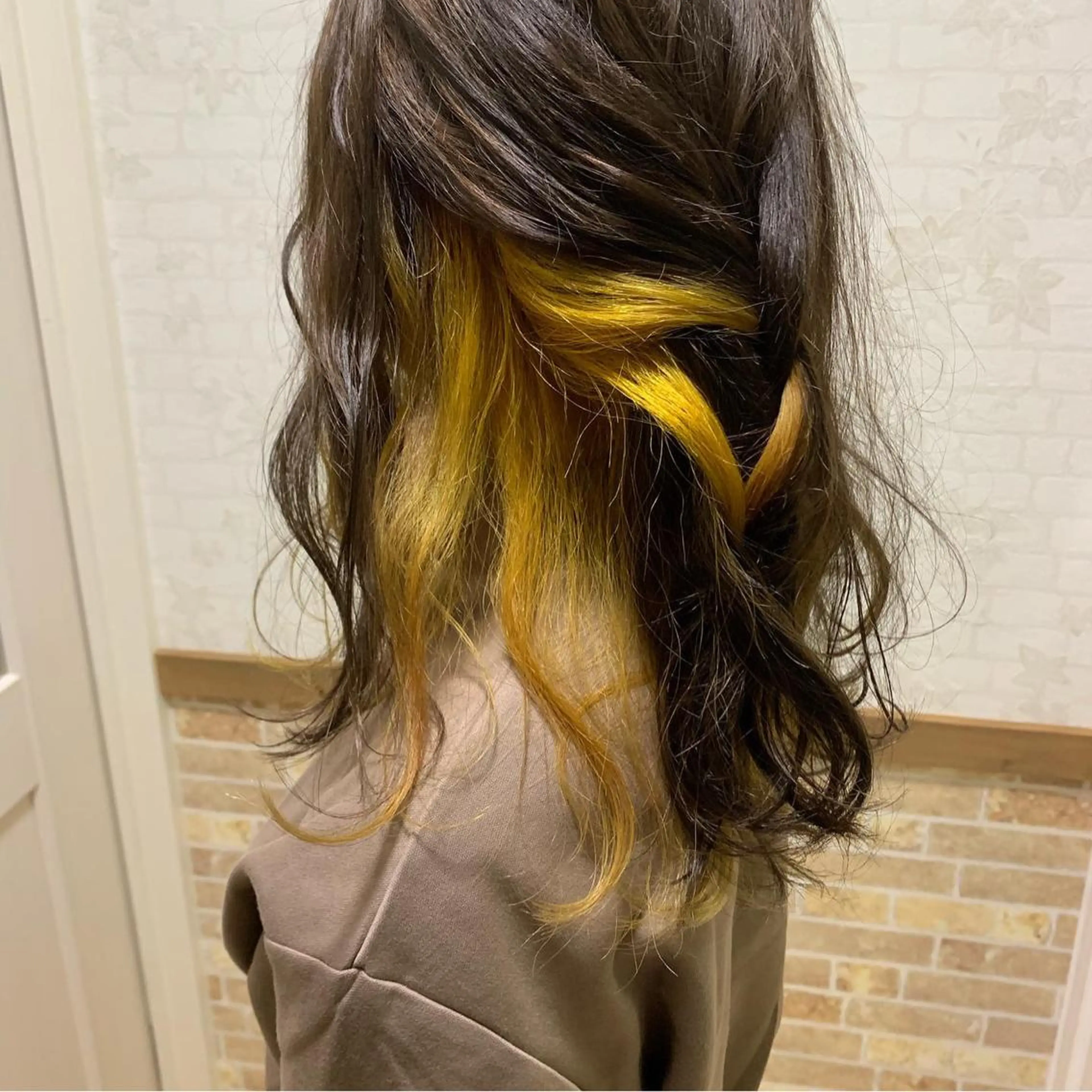ロング アッシュ ハイライト レイヤーカット ヘアカラー トリートメント Selene hair OSAKAのヘアスタイル