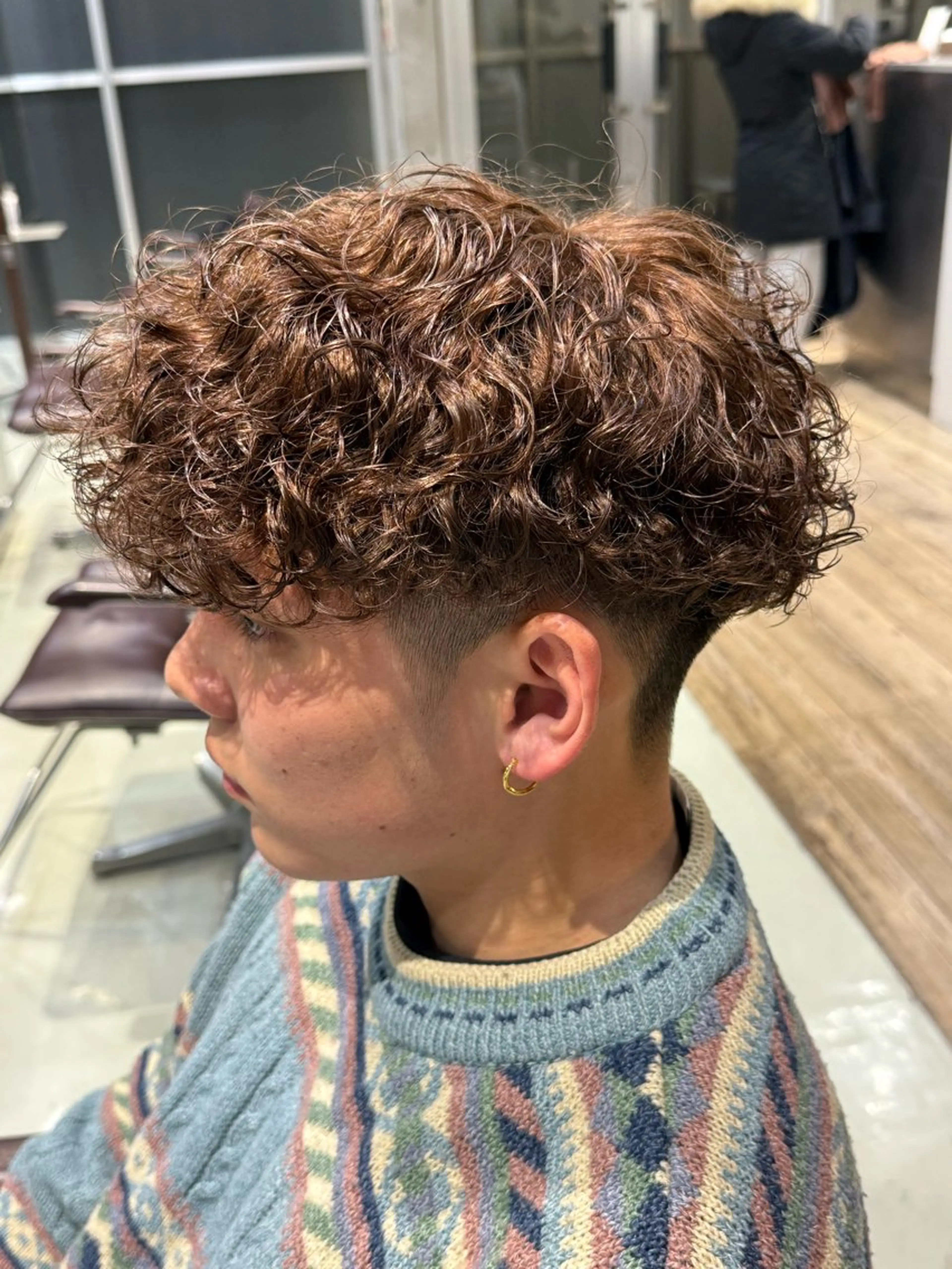 カラー パーマ メンズ スペインカール ブラウンカラー カット ヘアカラー パーマ トリートメント 【fifth】渡部 永遠のヘアスタイル