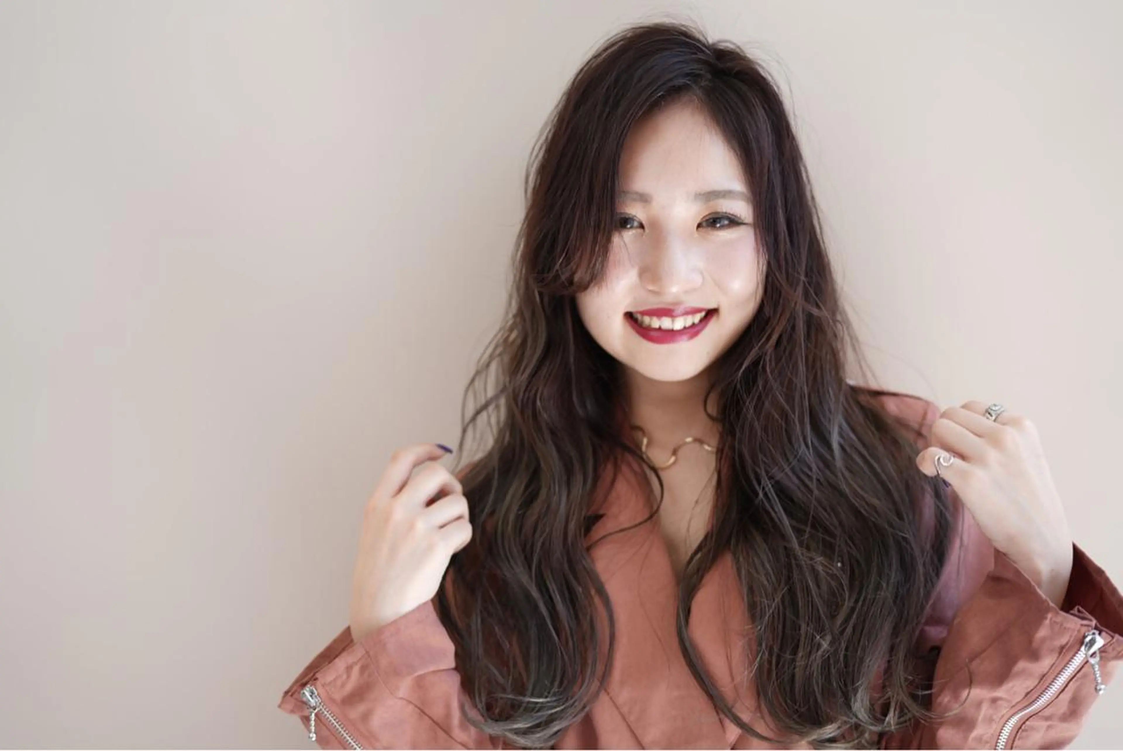 ロング カラー 小顔レイヤー/ ベージュ🤍Rieのヘアスタイル