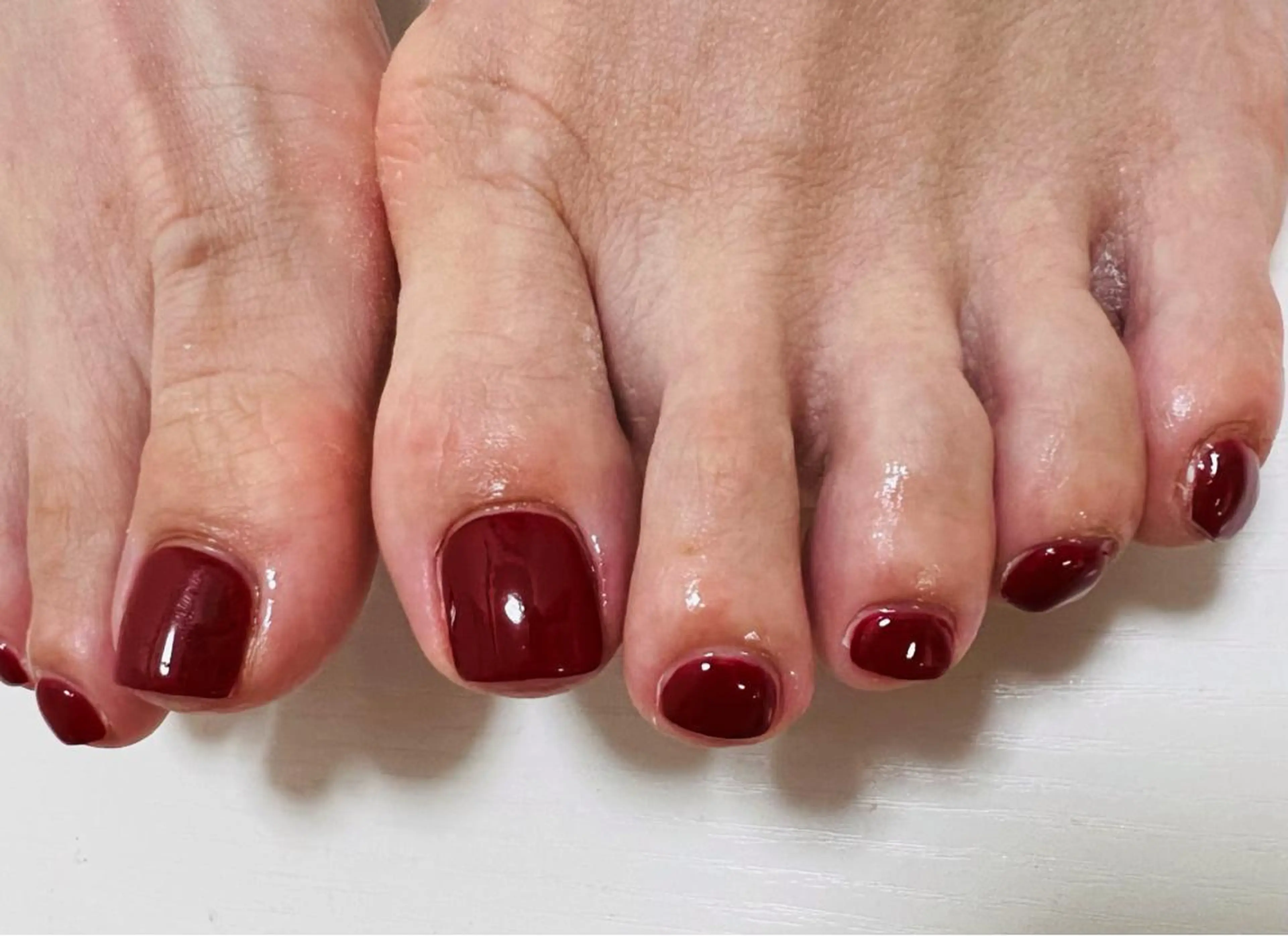 ネイル フットネイル ワンカラーネイル 赤色 フットネイル mogunail &blowのネイルデザイン