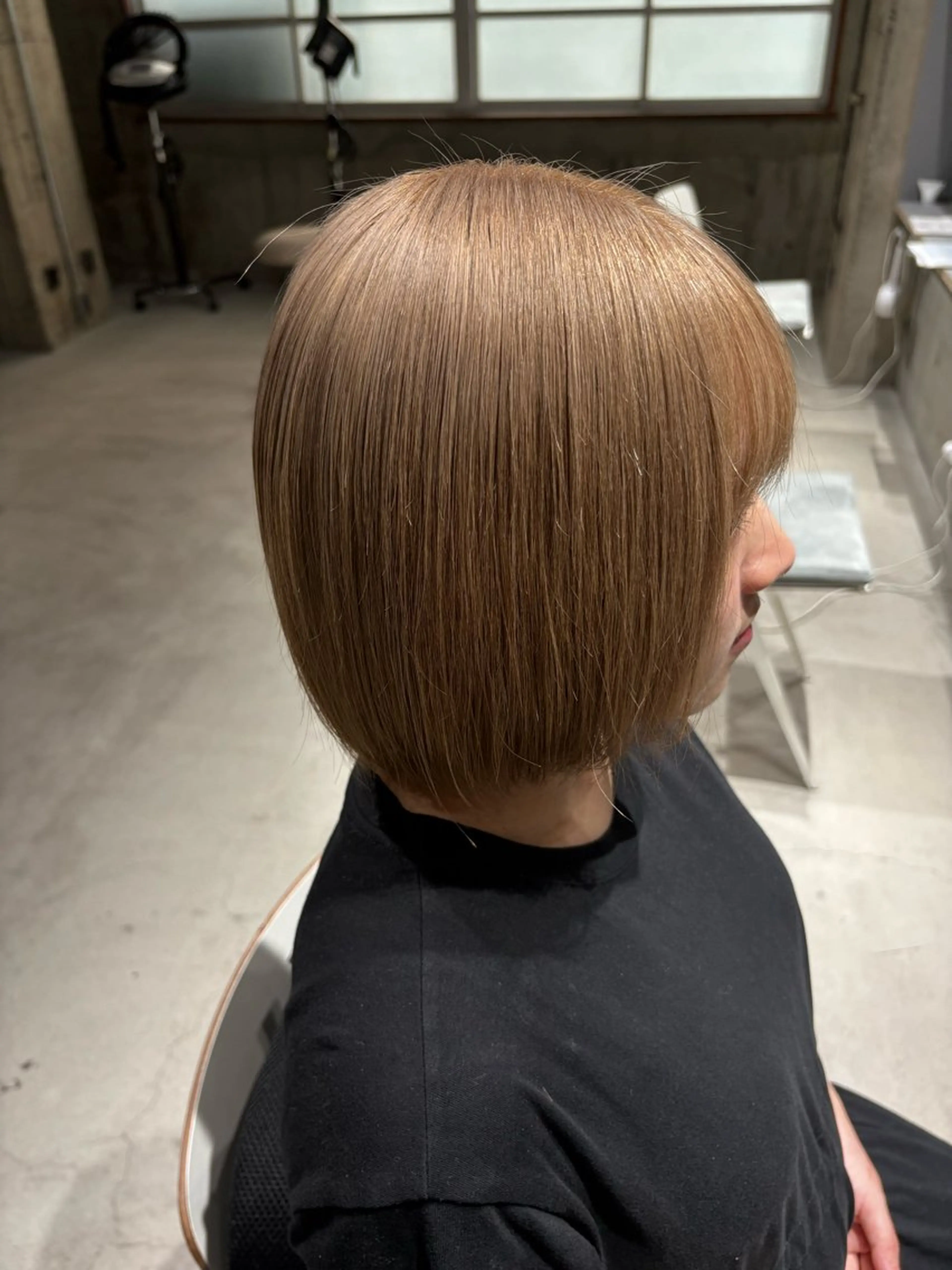 ショート カラー ベージュカラー ブリーチ ハイトーンカラー ハイトーンベージュ トリートメント ヘアカラー 玉置 七海のヘアスタイル