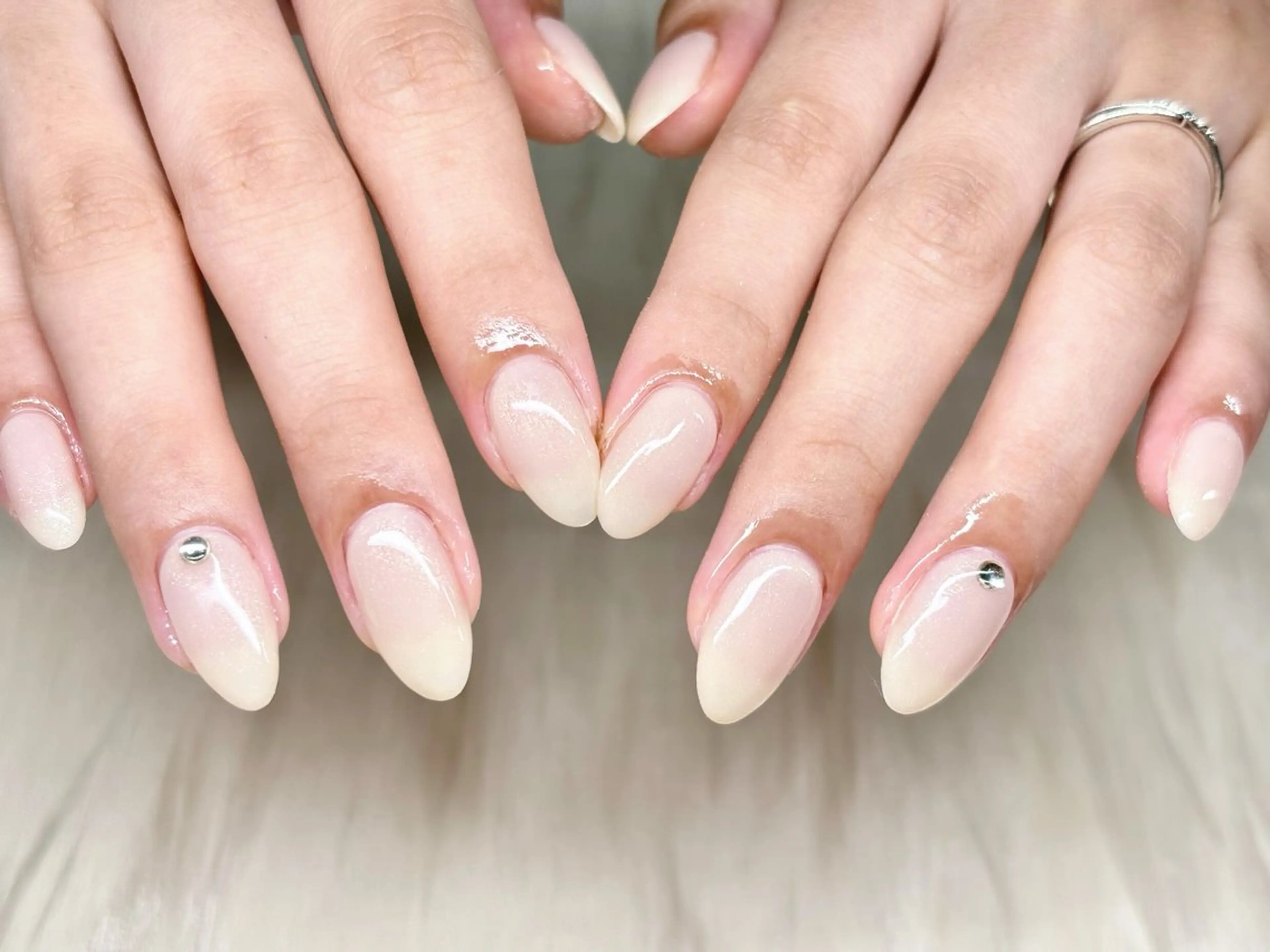 ネイル ワンカラーネイル ストーンネイル ハンドネイル ETE LUNA NAILのネイルデザイン