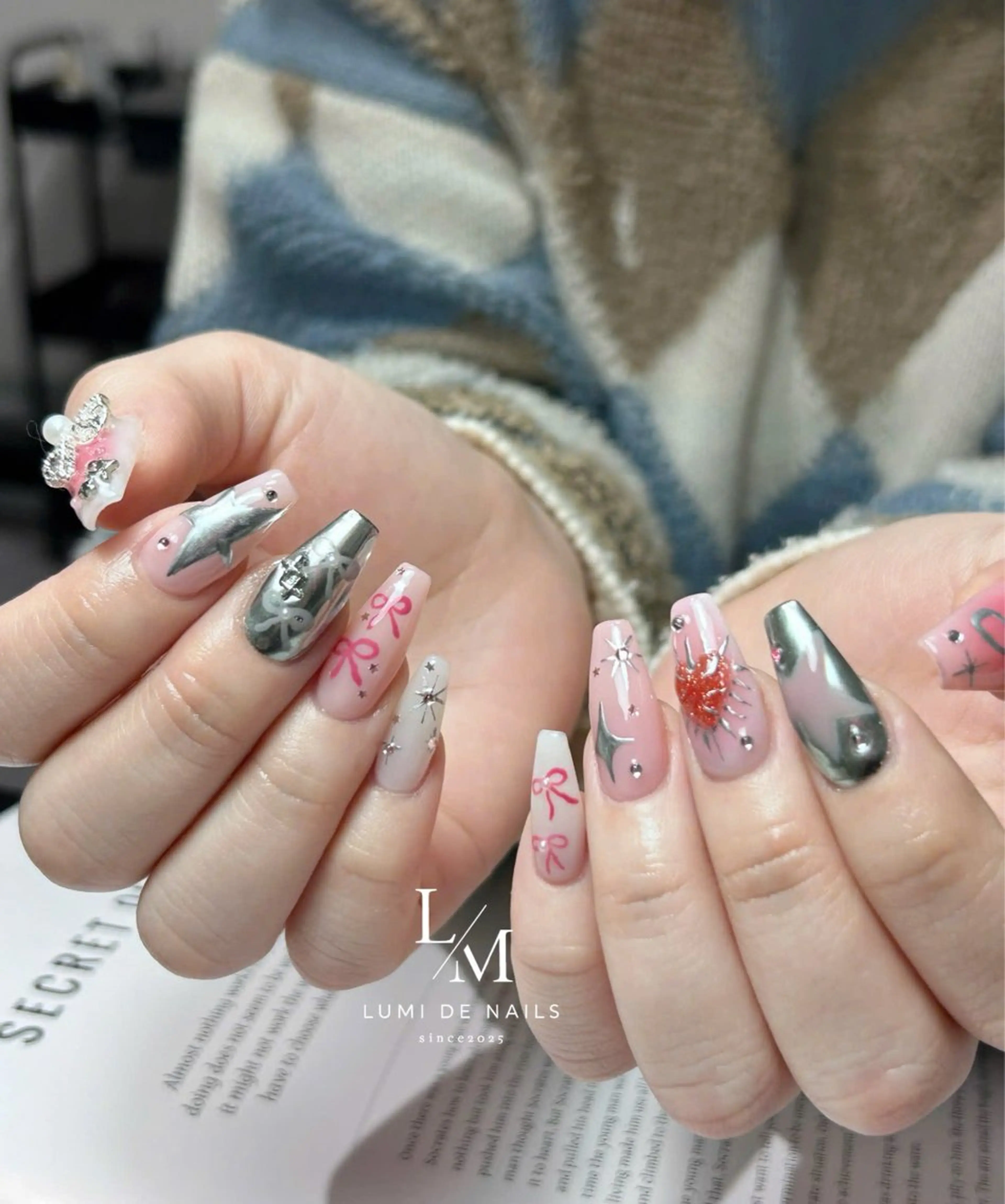 ネイル グラデーション ラメ(グリッター) マグネットネイル ミラーネイル ニュアンスネイル ハンドネイル Lumi de nailsのネイルデザイン