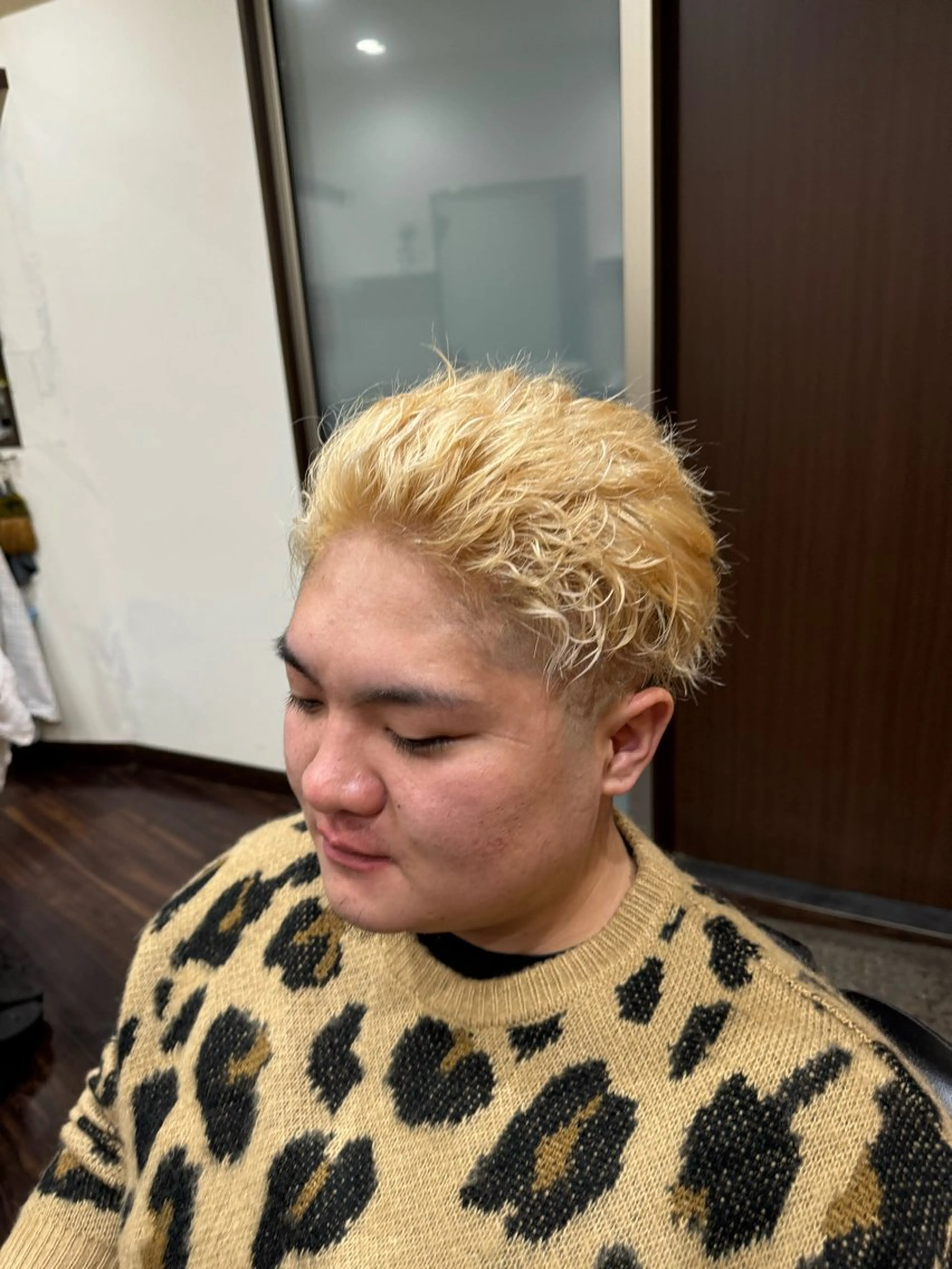 ショート カラー パーマ メンズ メンズブリーチ メンズハイトーン ブリーチ ブロンド ハイトーンカラー 早川 太貴のヘアスタイル