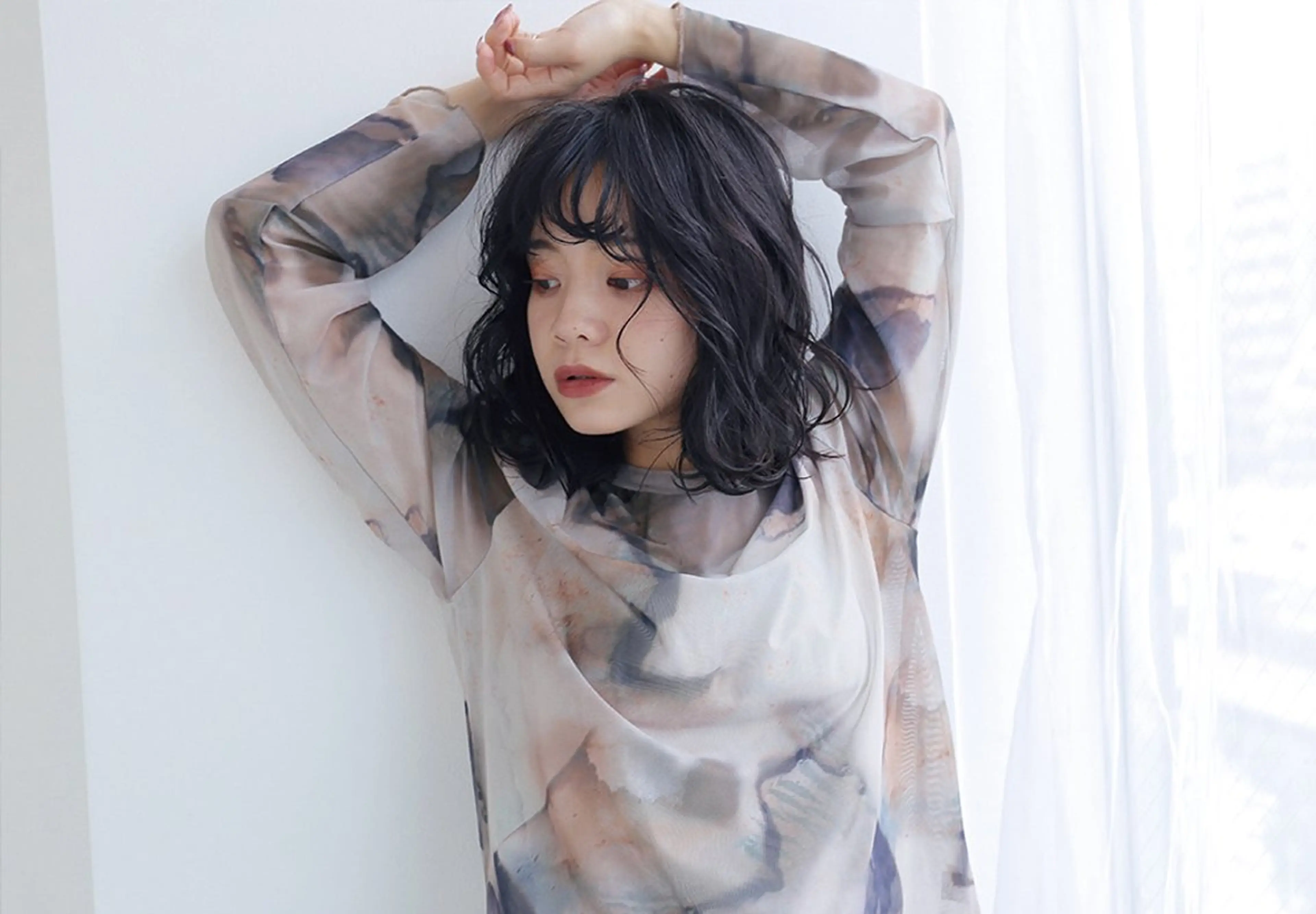 ミディアム カラー 大阪ウルフカット ハッシュカットのヘアスタイル