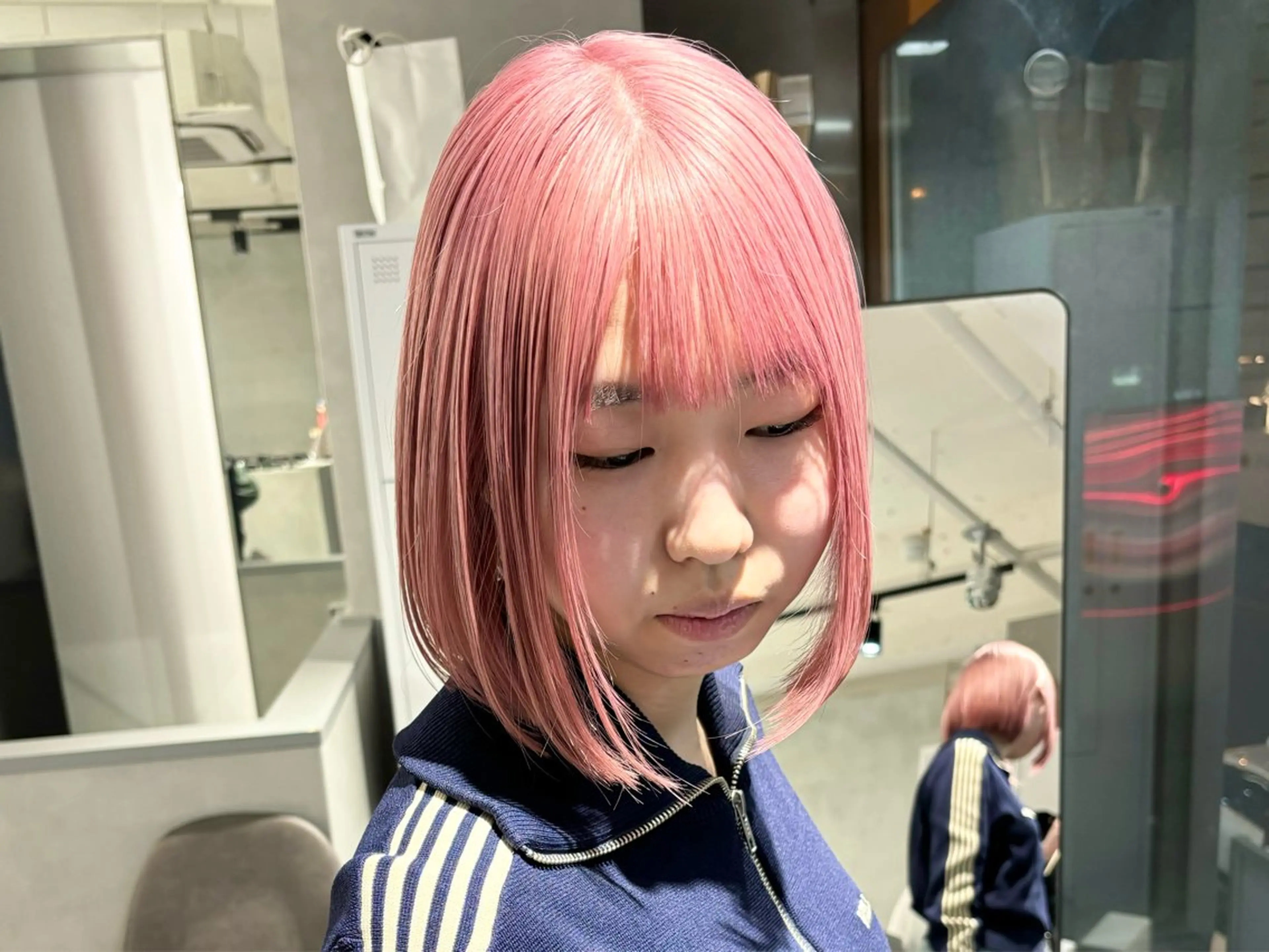 ショート デザインカラー 小西勇次のヘアスタイル