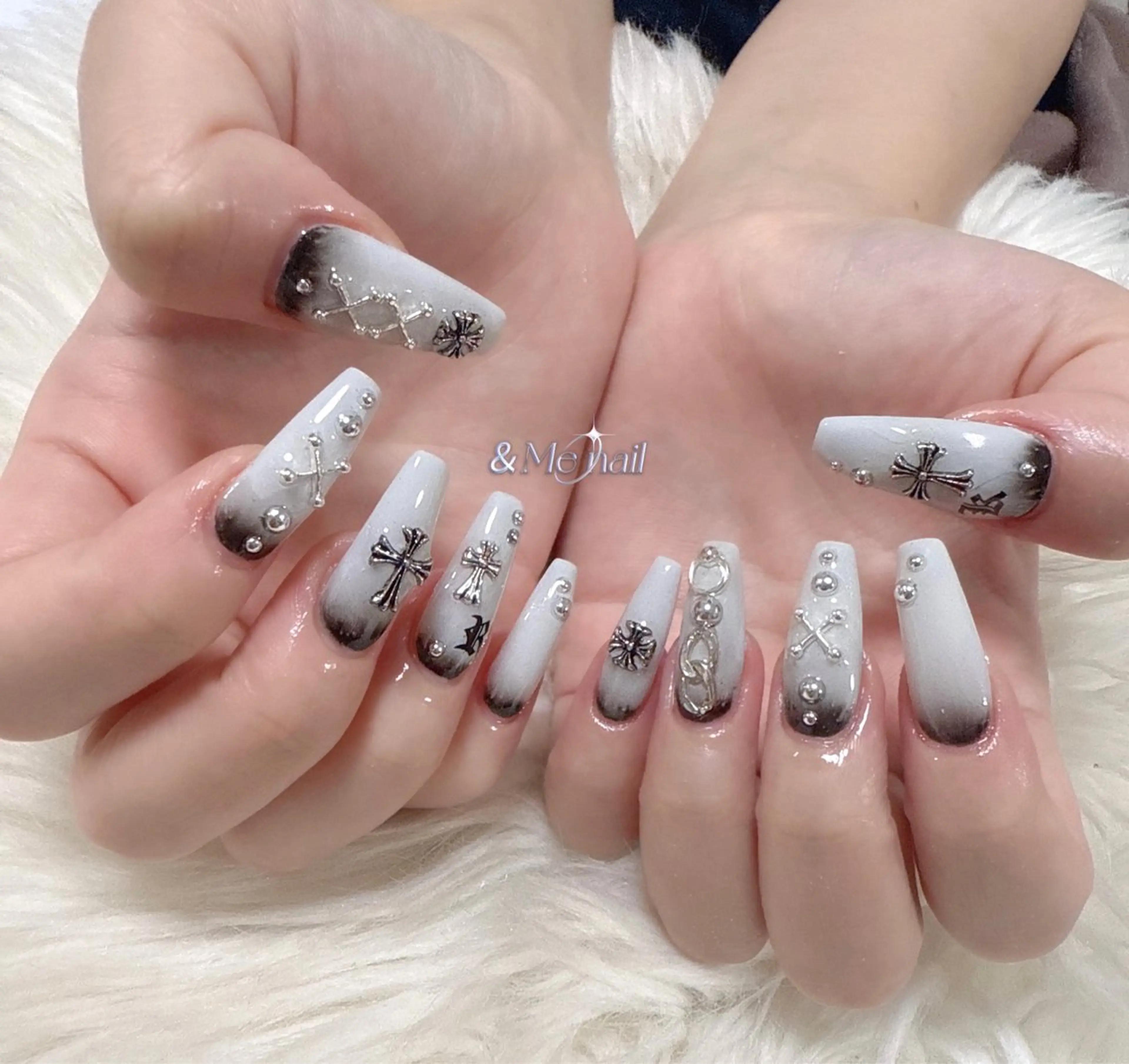 ネイル ハンドネイル &ME ネイルサロンのネイルデザイン