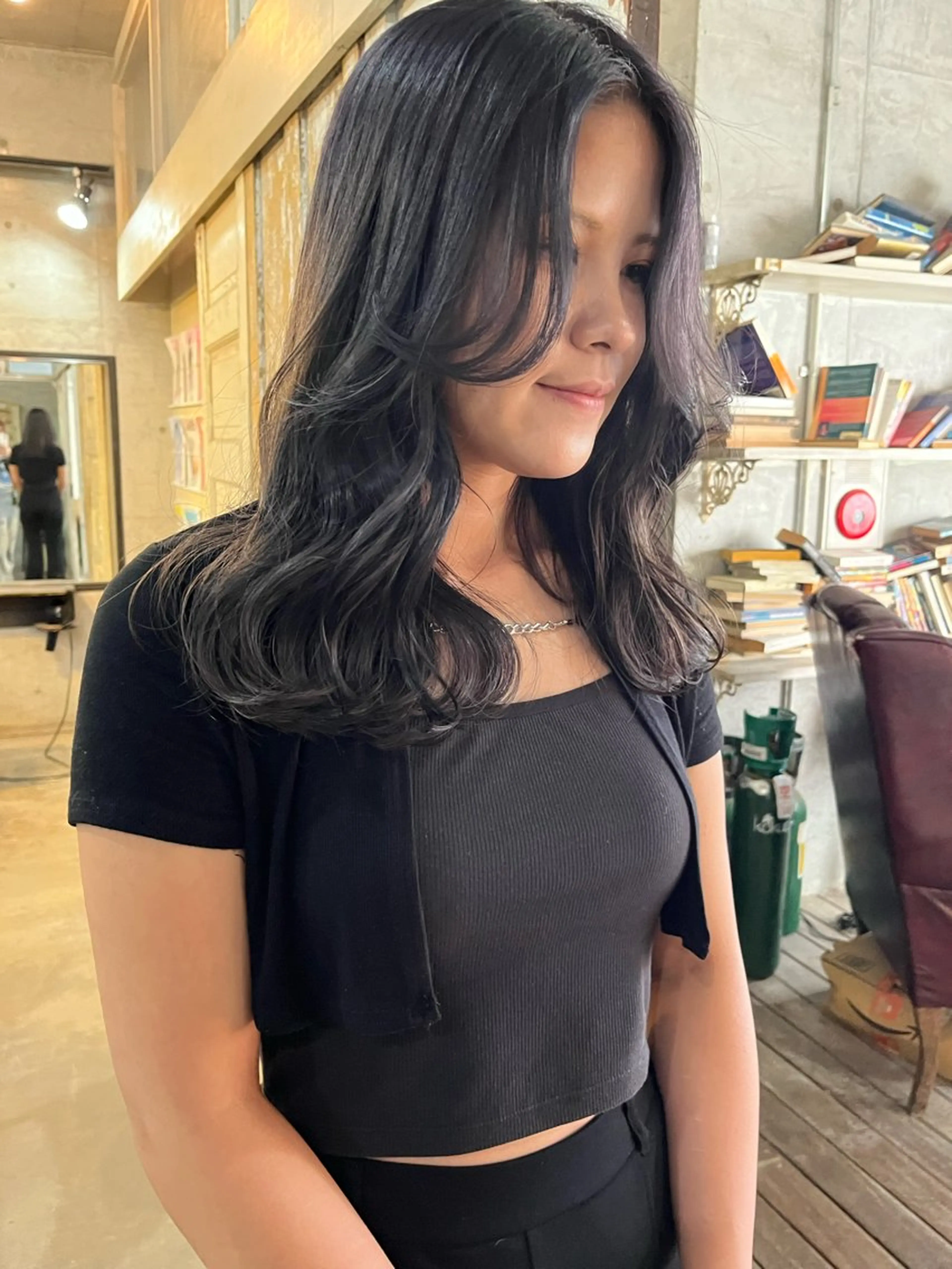 ミディアム カット ヘアカラー トリートメント ハイトーン/顔まわり レイヤー/YUKAのヘアスタイル