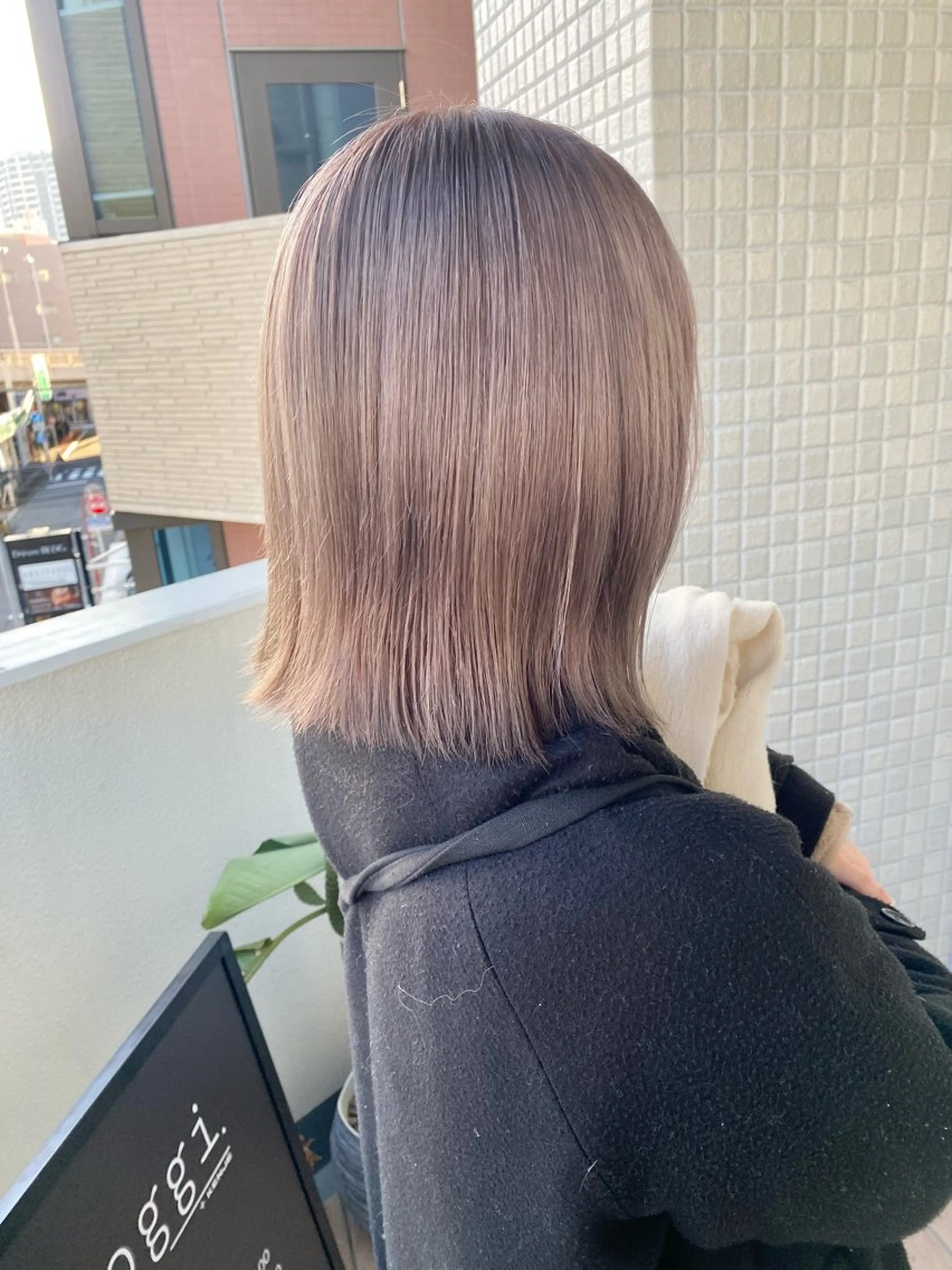 カラー 透けるベージュ/ 艶カラー♡のヘアスタイル