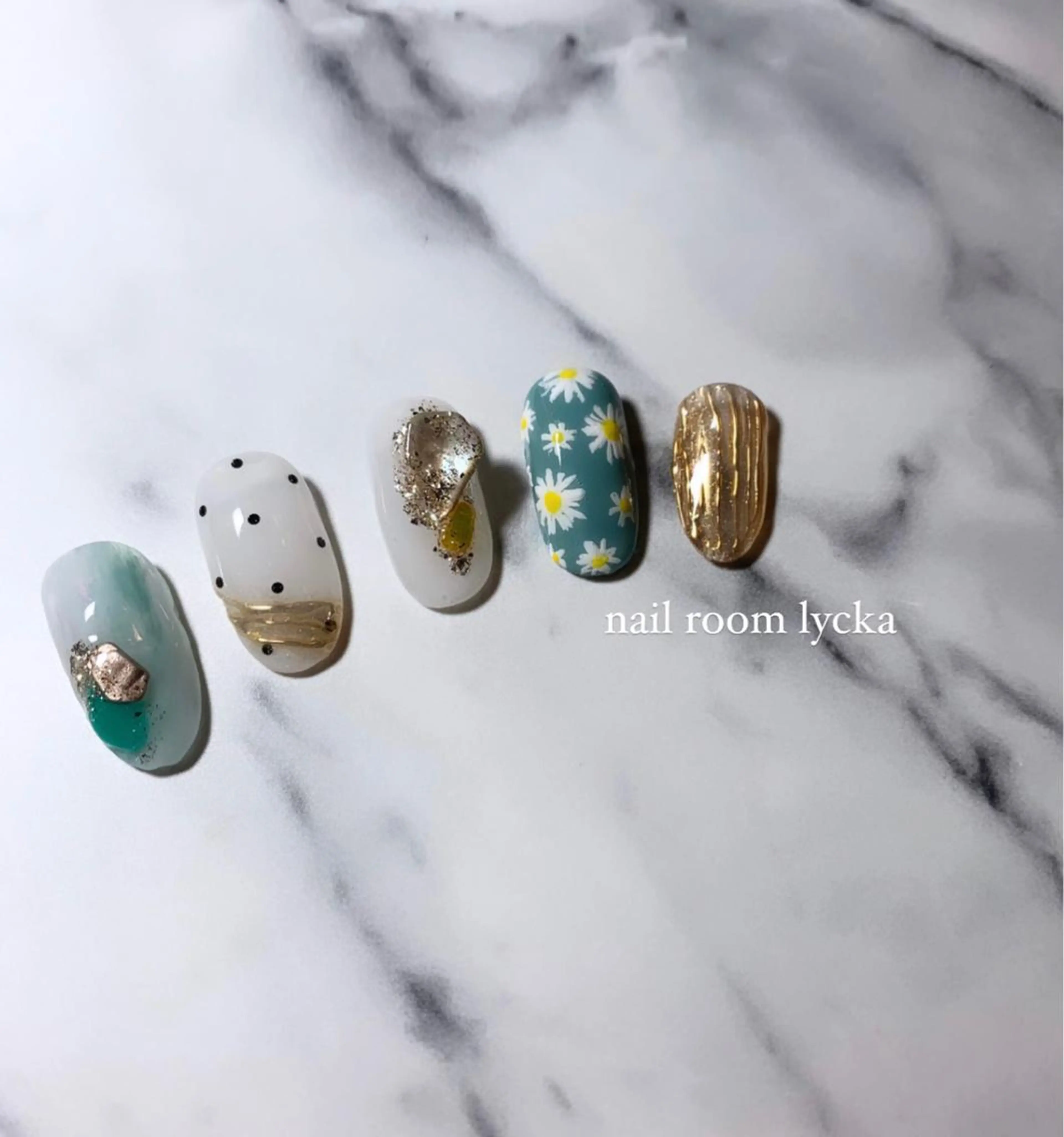 ネイル ﾈｲﾙﾙｰﾑﾘｯｶ 𝐦𝐚𝐲𝐮のネイルデザイン