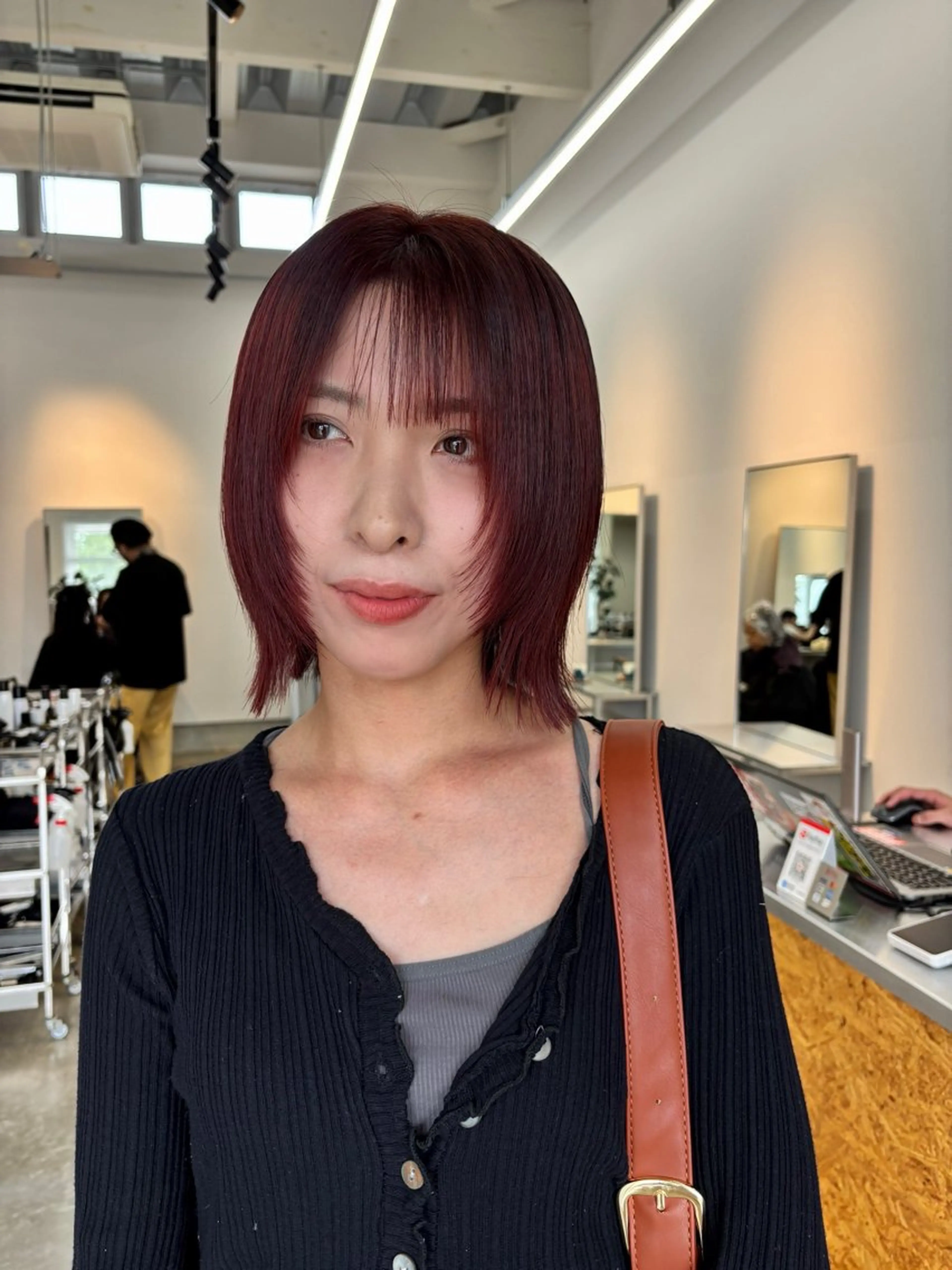 ミディアム カラー ボブレイヤー ボルドーカラー 透明感カラー ボブ レイヤーカット カット ヘアカラー トリートメント 舘谷 愛莉のヘアスタイル