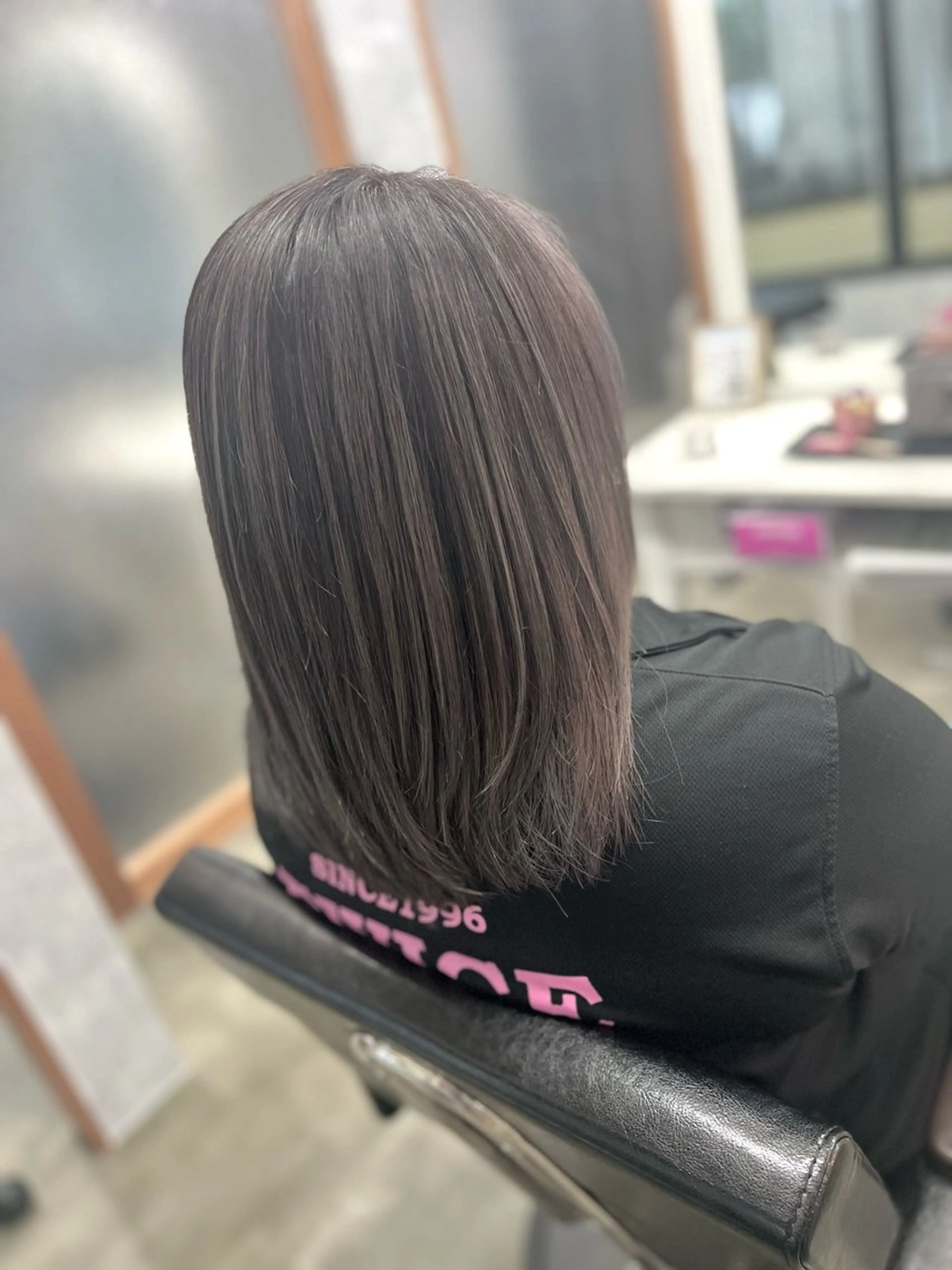 ミディアム カラー アッシュ ベージュカラー ハイライトカラー ラベンダーカラー ハイライト ヘアカラー Style Tのヘアスタイル