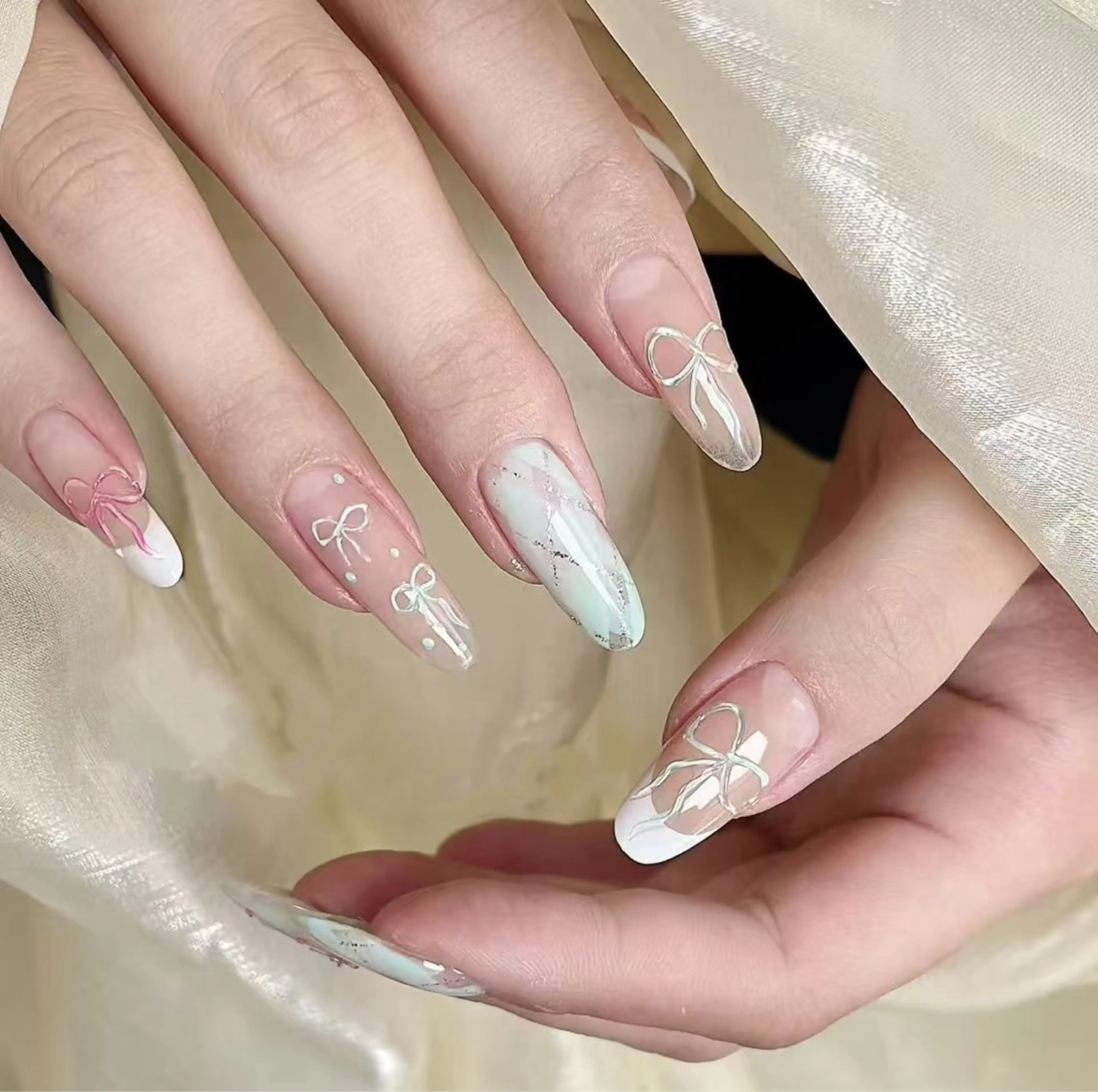 ネイル フラワーネイル フレンチネイル ジェルネイル ガラスフレンチ ハート ハンドネイル BabyYouMi nailのネイルデザイン