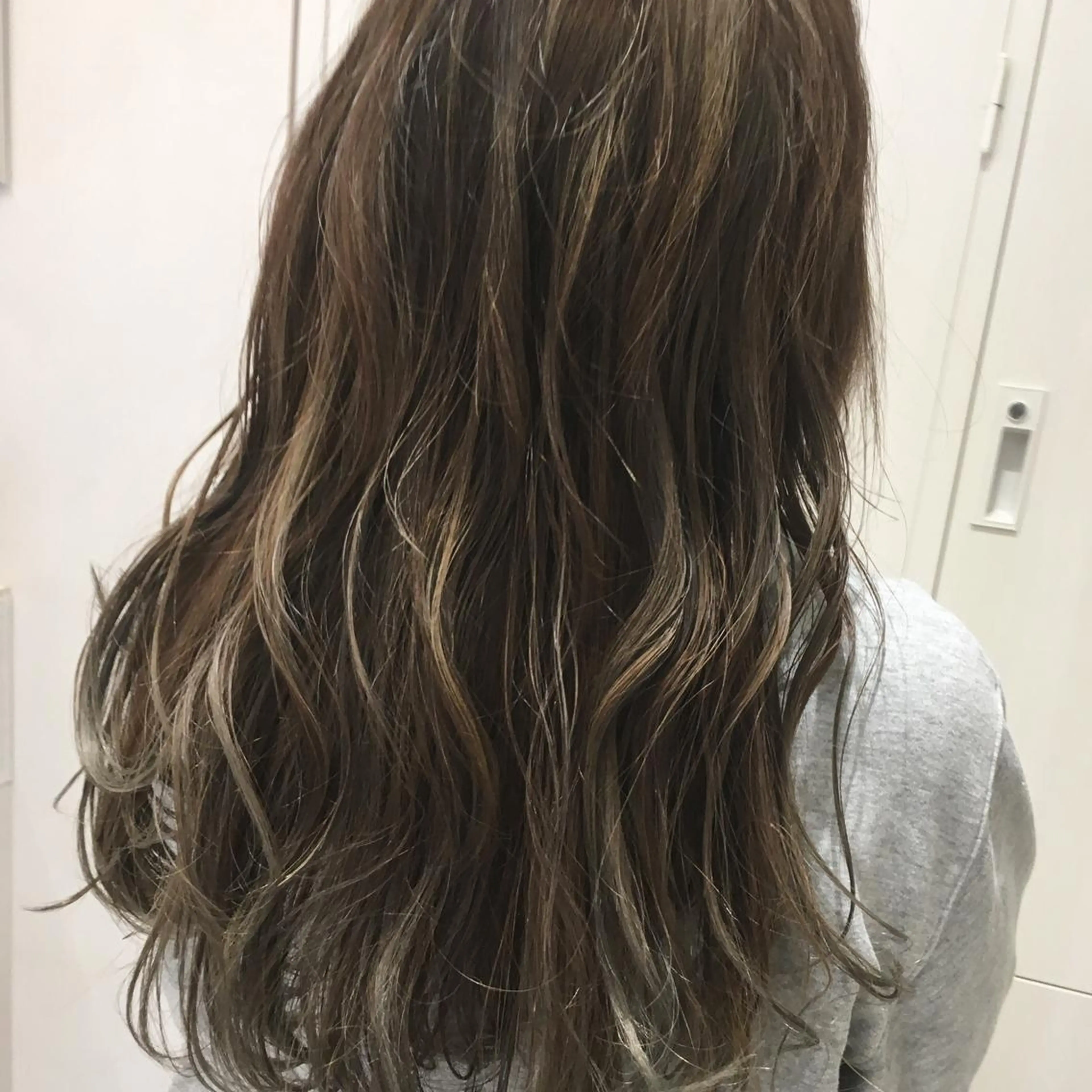 ロング カラー グラデーションカラー ハイライトカラー ハイライト 三鷹で1番ショート ボブをカットする新谷のヘアスタイル