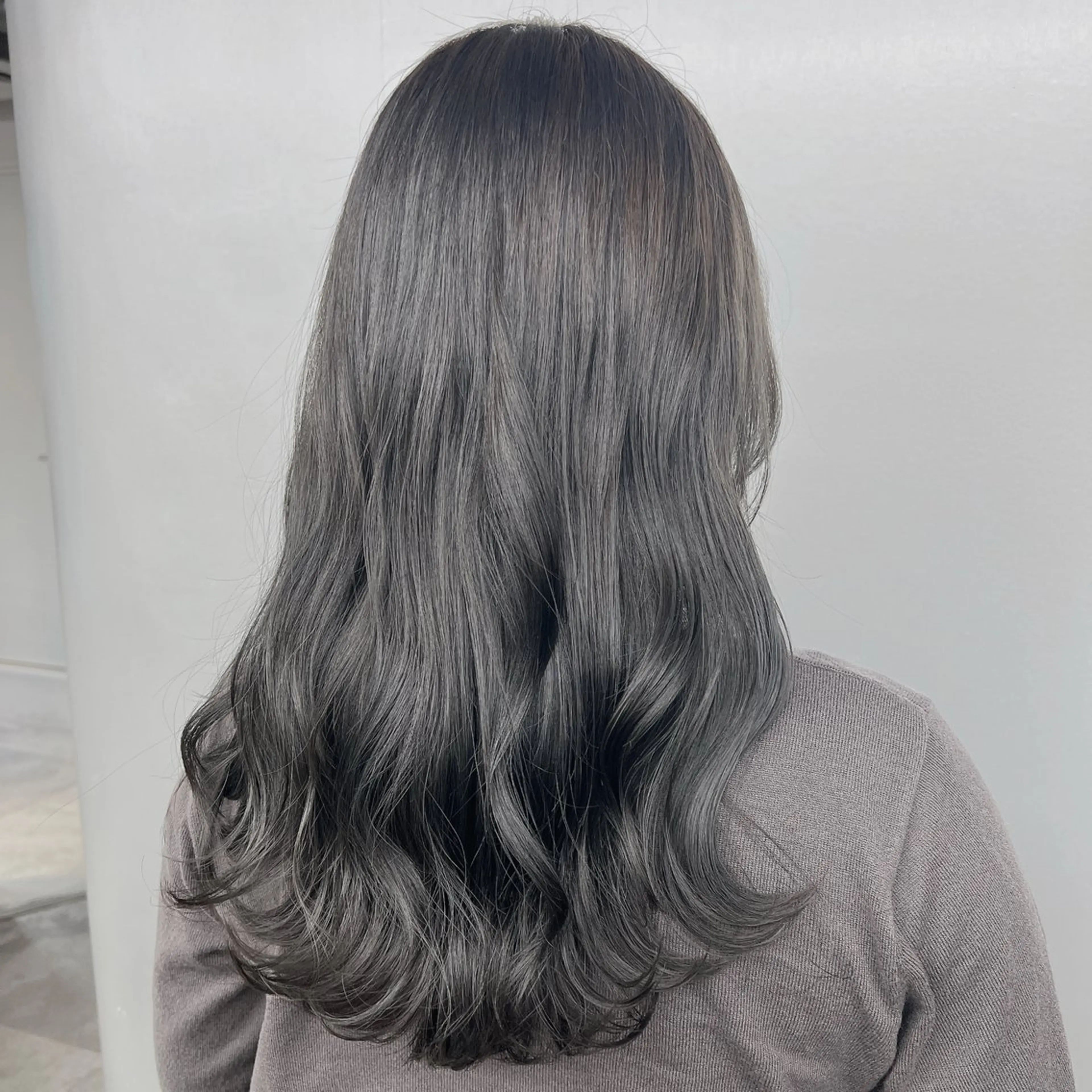 ロング カラー 透明感カラー グレージュ/あいのヘアスタイル