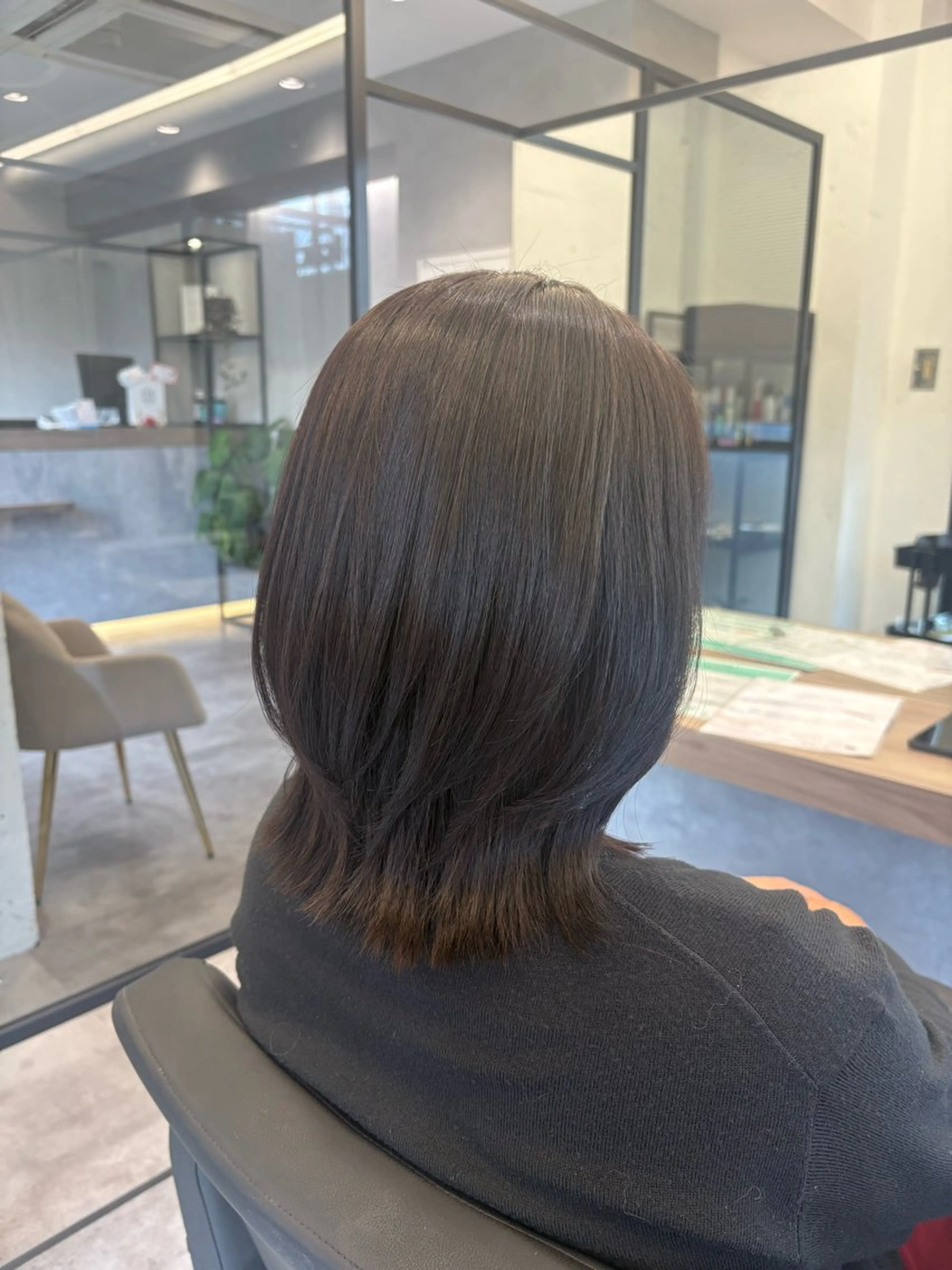 ミディアム カット ヘアカラー 縮毛矯正 トリートメント Nail &Beauty by UNO伊勢原所属・COCO .のヘアスタイル