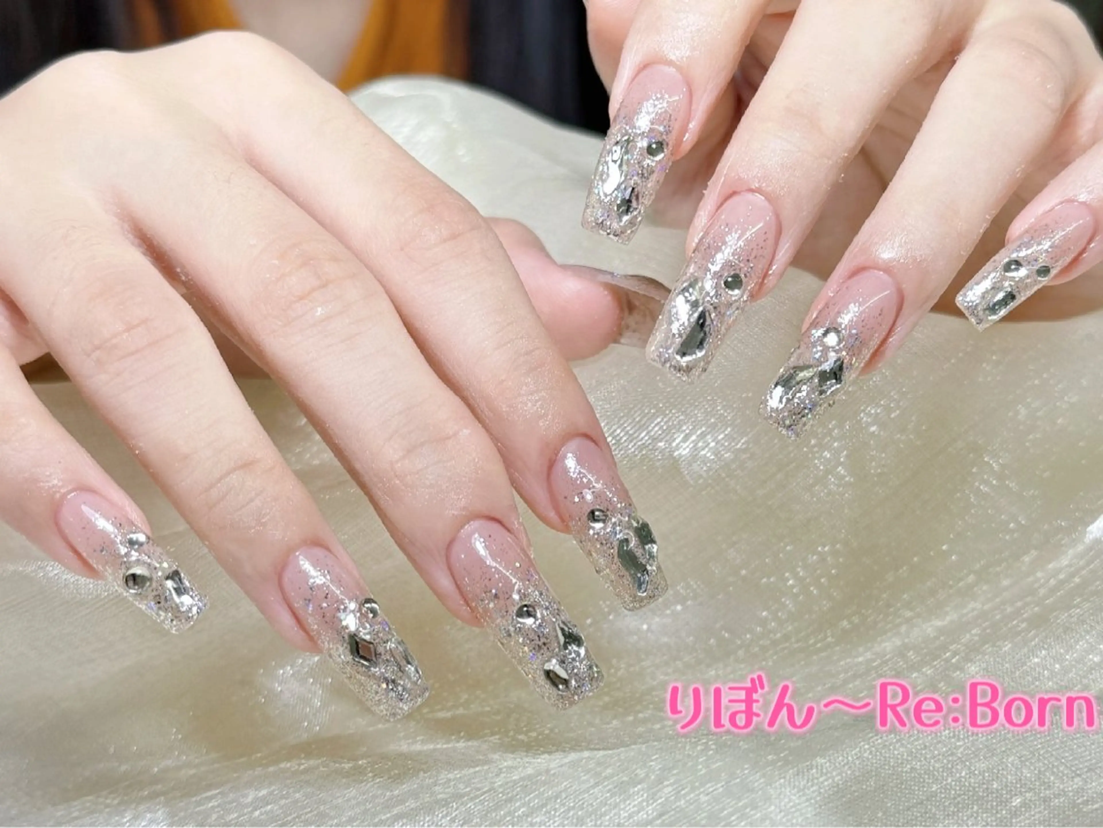 ミディアム ハンドネイル りぼん Re:Bonrのネイルデザイン