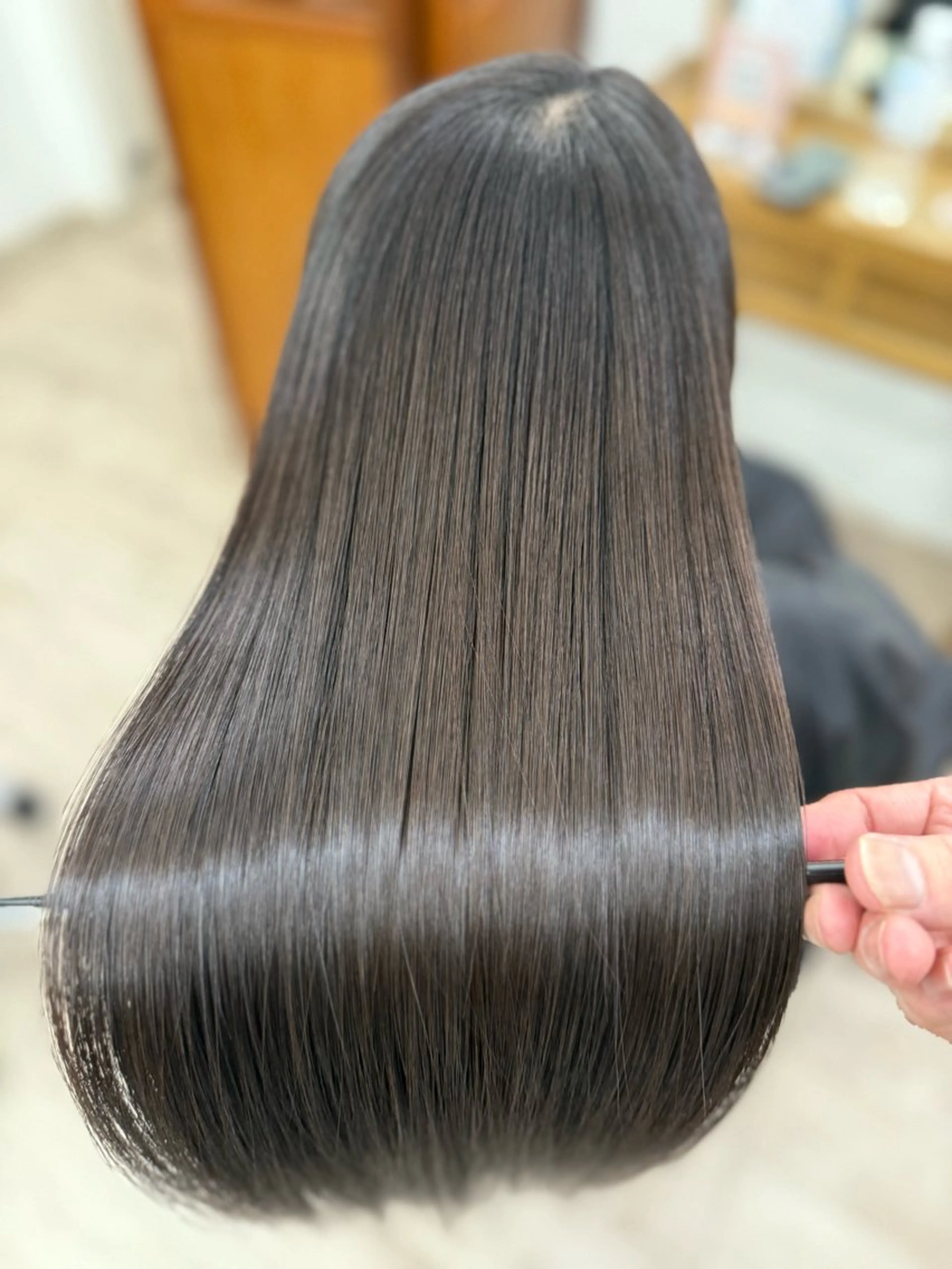 セミロング カット ヘアカラー トリートメント 髪質改善特化🔥縮毛 、美髪形成のプロ✂️のヘアスタイル
