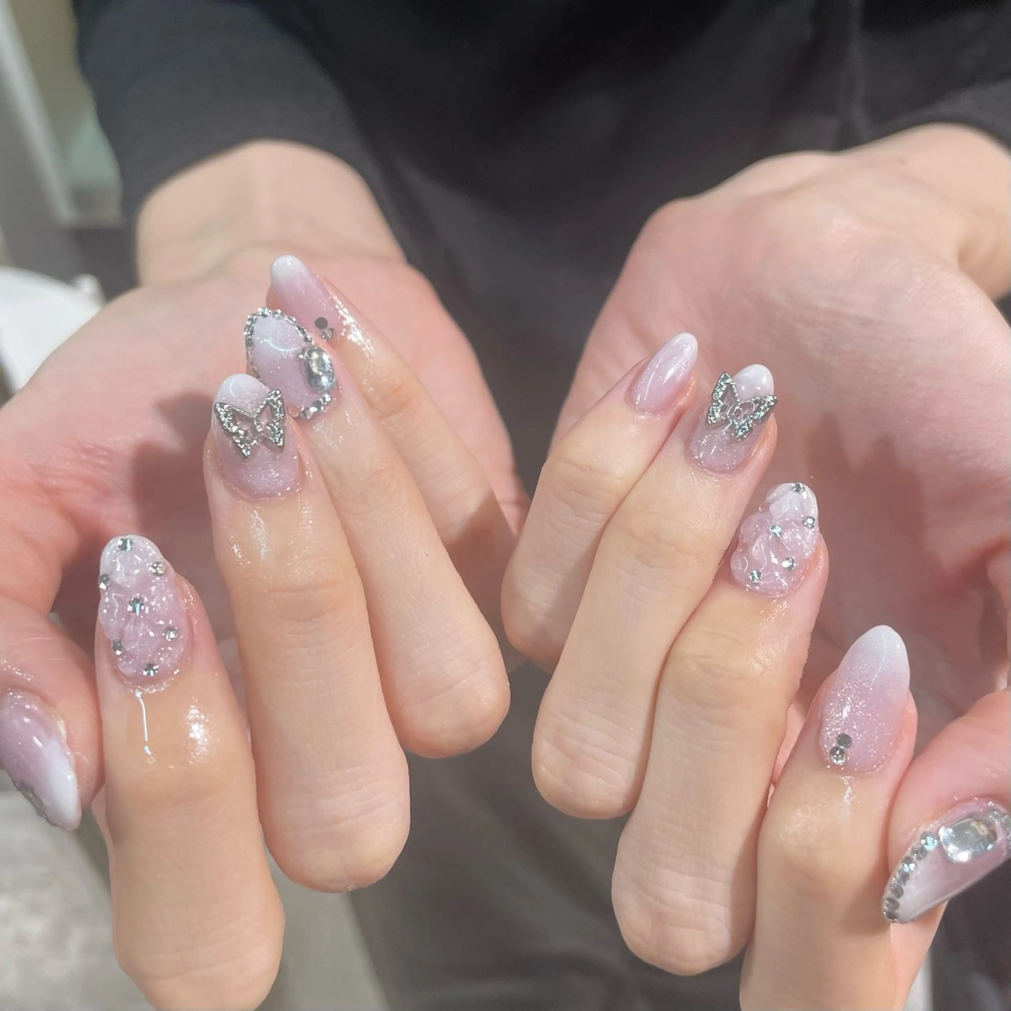 ネイル AMRITA omotesando所属・艶カラー・:*個性派 ネイル🦋mire-のネイルデザイン