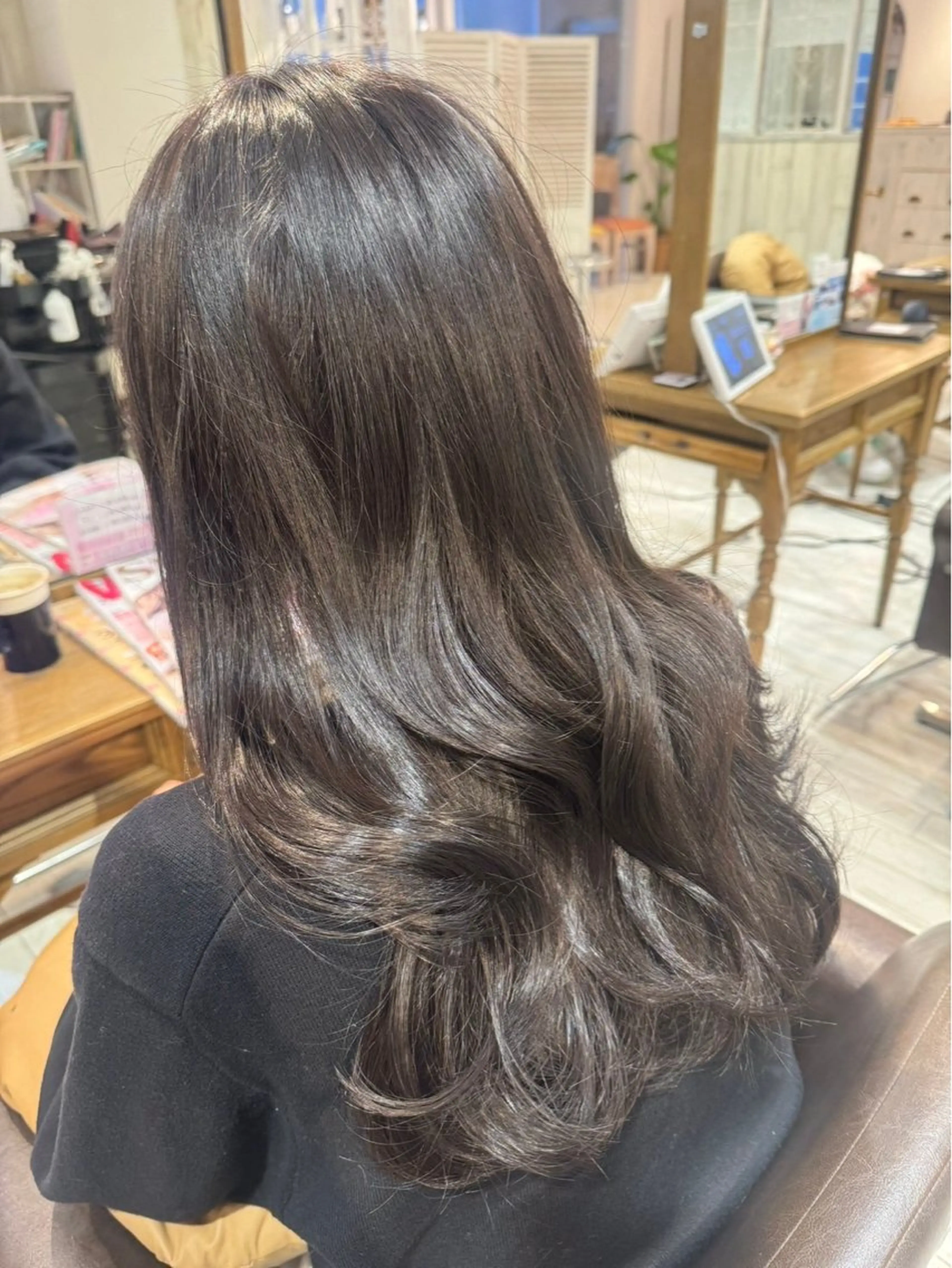 ロング カラー グレージュ トリートメント ヘアカラー 杉浦 悠月のヘアスタイル