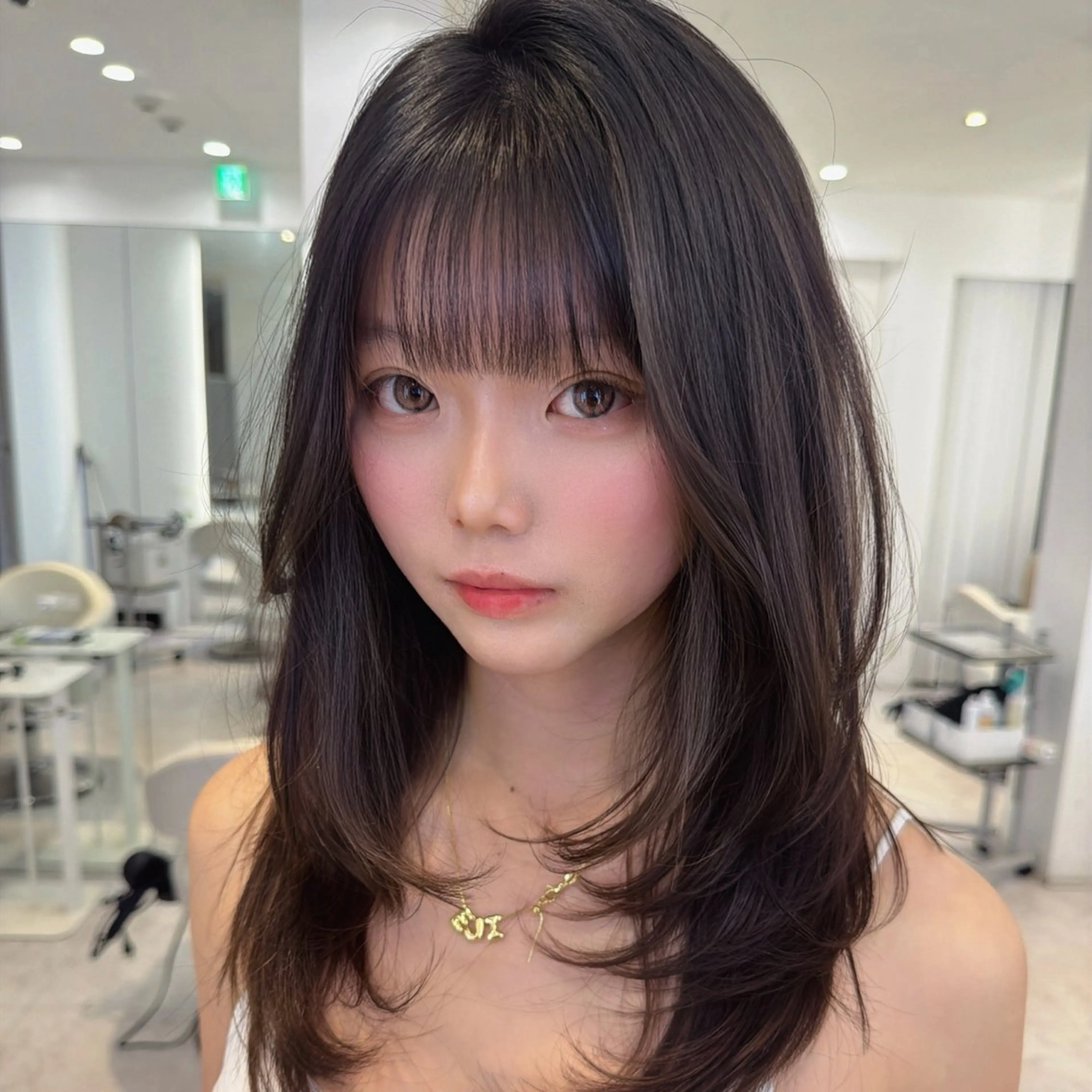 ミディアム カラー 顔周りカット ハッシュカット ハイレイヤー 髪質改善 韓国風ヘア カット 韓国レイヤー/透明感 /髪質改善/アジキのヘアスタイル