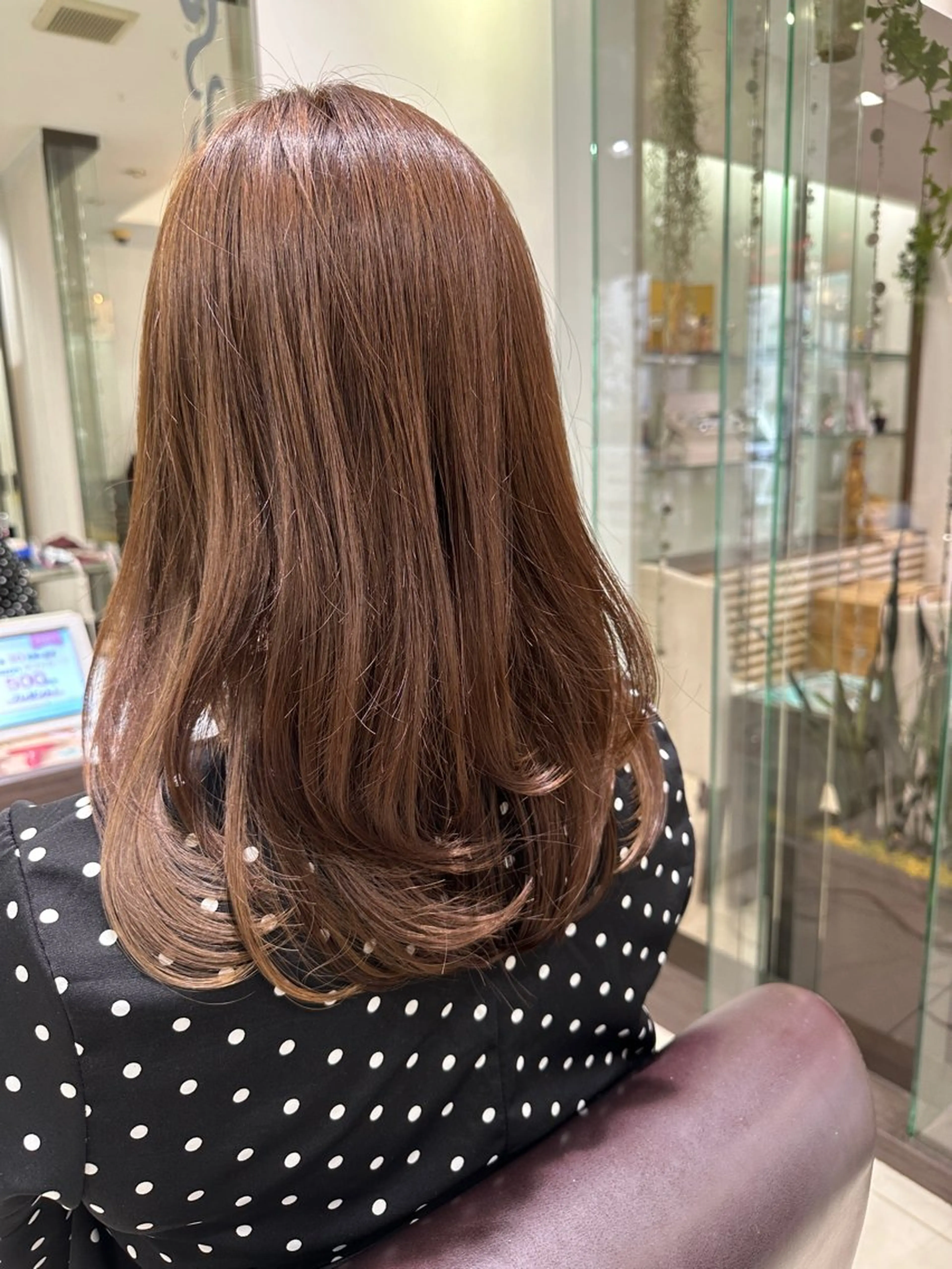 セミロング レイヤーカット レイヤー 艶々カラーのヘアスタイル