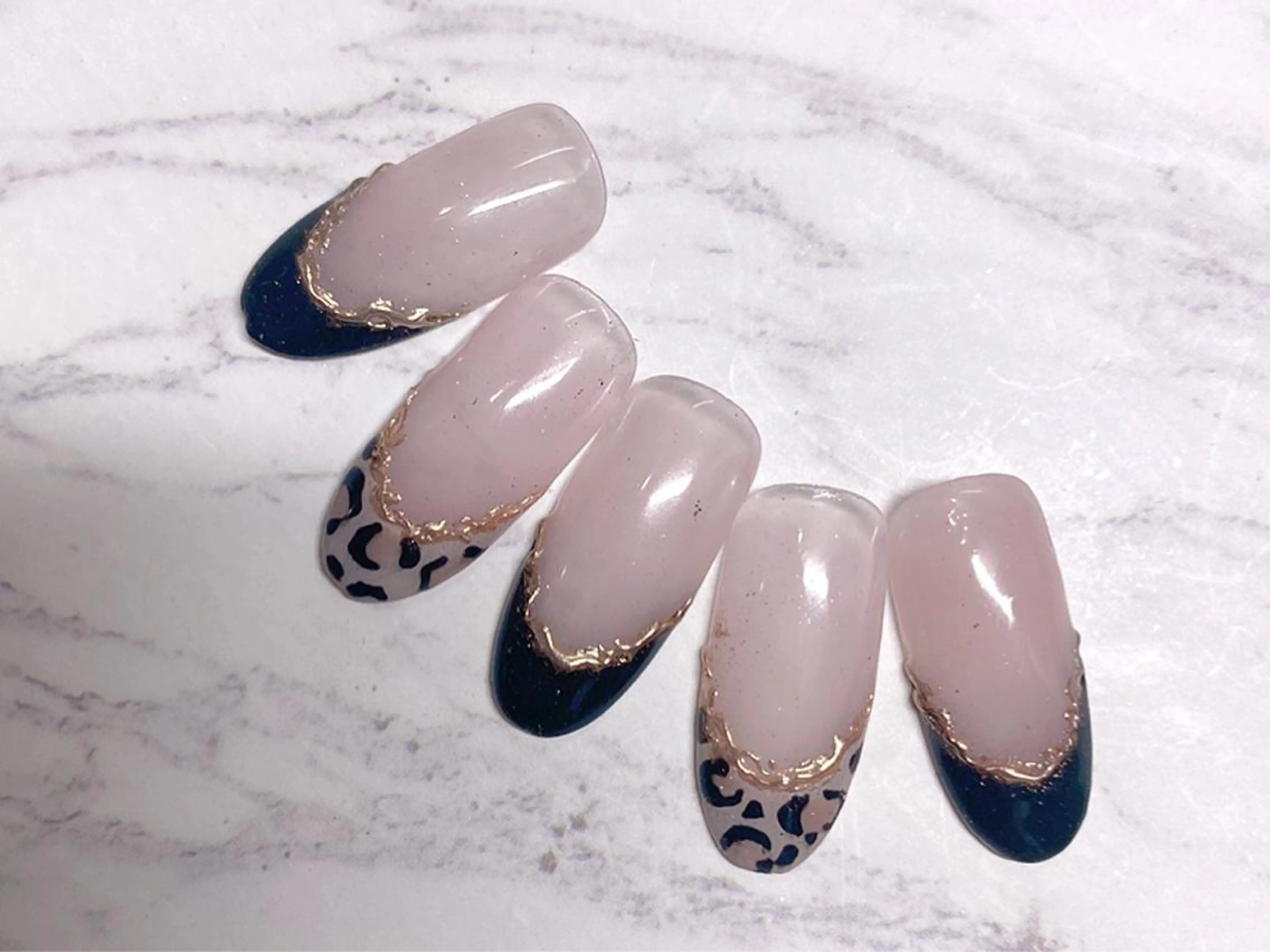 ネイル アニマル柄 フレンチネイル RiLion💗 Risa🦋💜のネイルデザイン